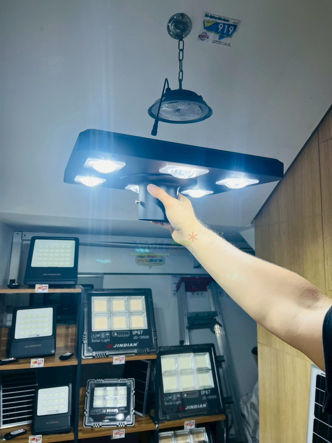 โคมไฟโซล่าเซลล์ UFO รุ่น LSXML-224S (แสง : ขาว)