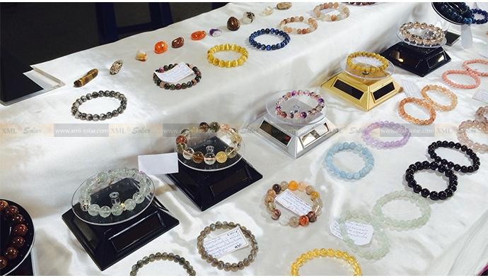 เเท่นโชว์สินค้าหมุนได้ พลังเเสงอาทิตย์ (รุ่น สีเทา)