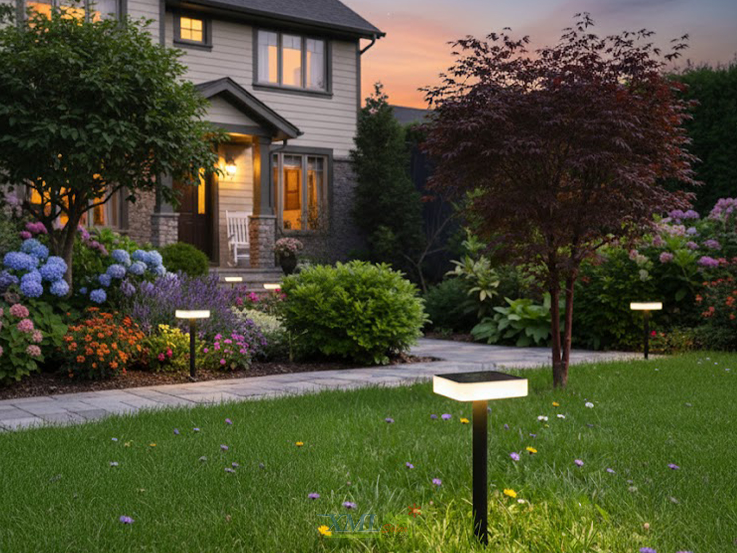 โคมไฟสนามโซล่าเซลล์ ทรงเหลี่ยม รุ่น DPD-0545 (แสง:ขาว + เหลืองวอมไวท์)