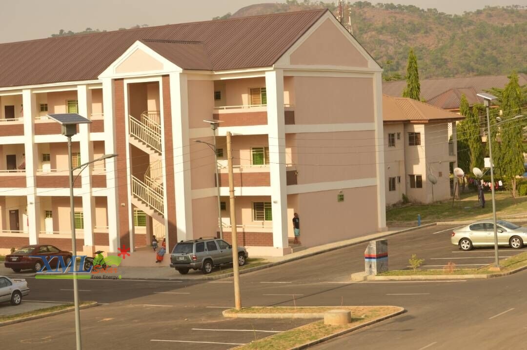 ไฟสปอตไลท์โซล่าเซลล์ 6500 Lumens. ไซต์ใหญ่ (เเสง : เหลืองวอมไวท์)