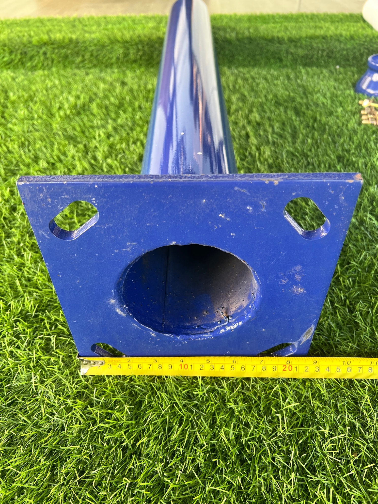 เสาไฟสนาม เหล็กพ่นสีขาว ฐานสีน้ำเงิน สูง 6 เมตร (ปลาย 3 นิ้ว)