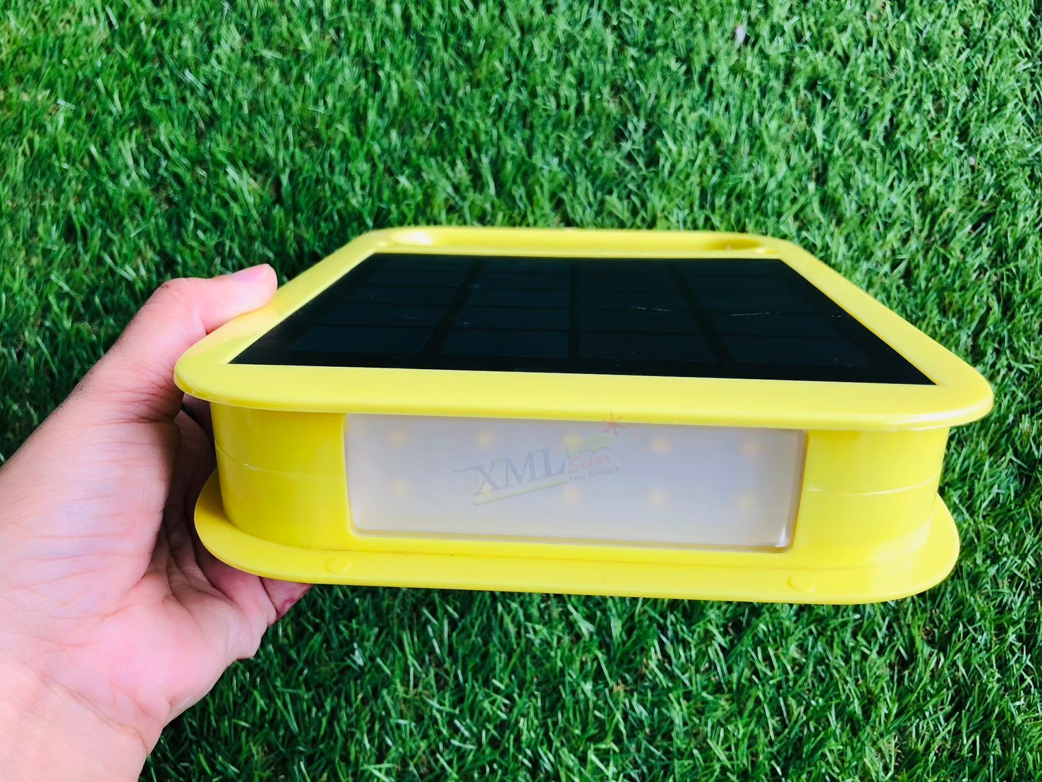 โคมไฟอเนกประสงค์โซล่าเซลล์ รุ่นพกพา 73 LED (แสง : เหลืองวอมไวท์)