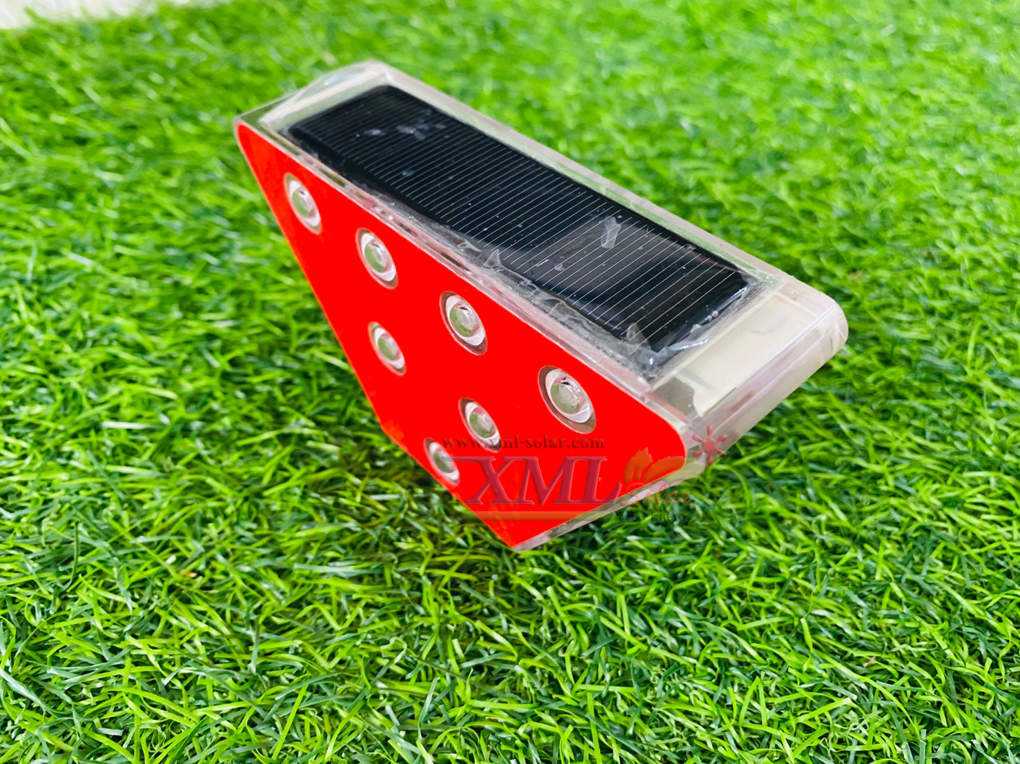 ไฟกระพริบเตือนทางเเยก ขอบทางโซล่าเซลล์ 7 LED สีแดง (แสง:เหลืองกระพริบ)