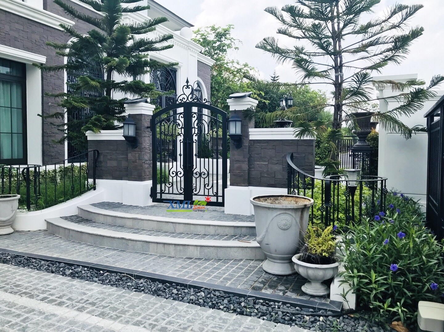 ไฟตั้งพื้นสนามโซล่าเซลล์ ทรงถ้วย (เเสง : เหลืองวอมไวท์)(1 แถม 1)