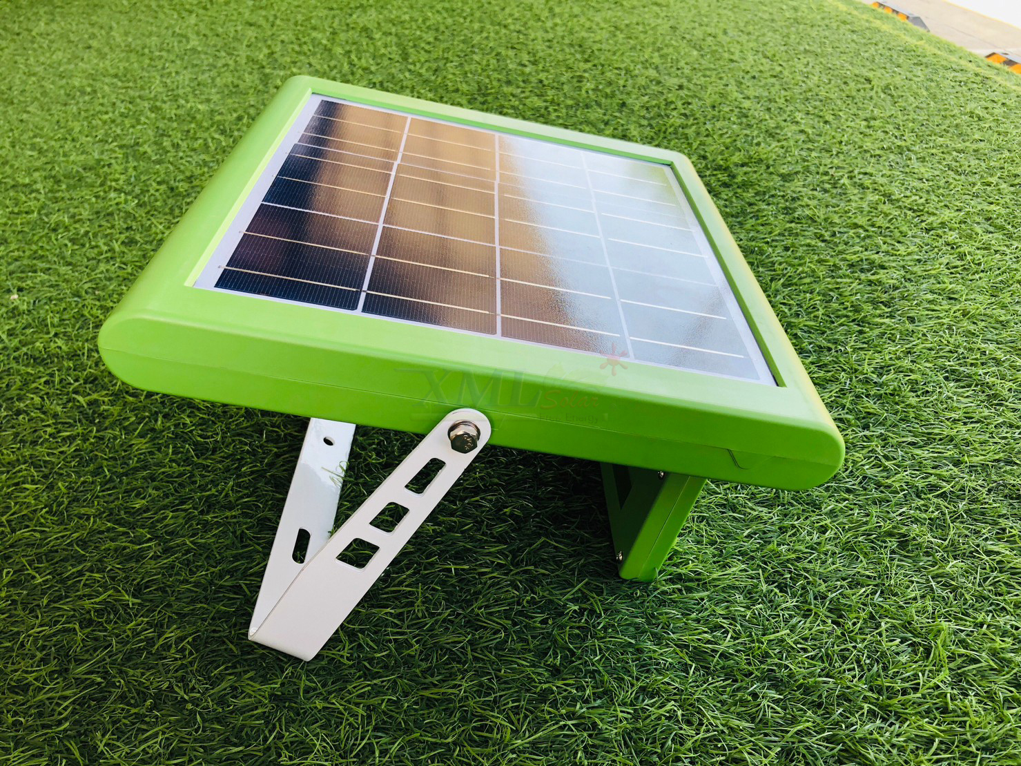 ไฟสปอตไลท์โซล่าเซลล์ 100 W รุ่น MD-PT19 (เปิดได้ 3 แสง)