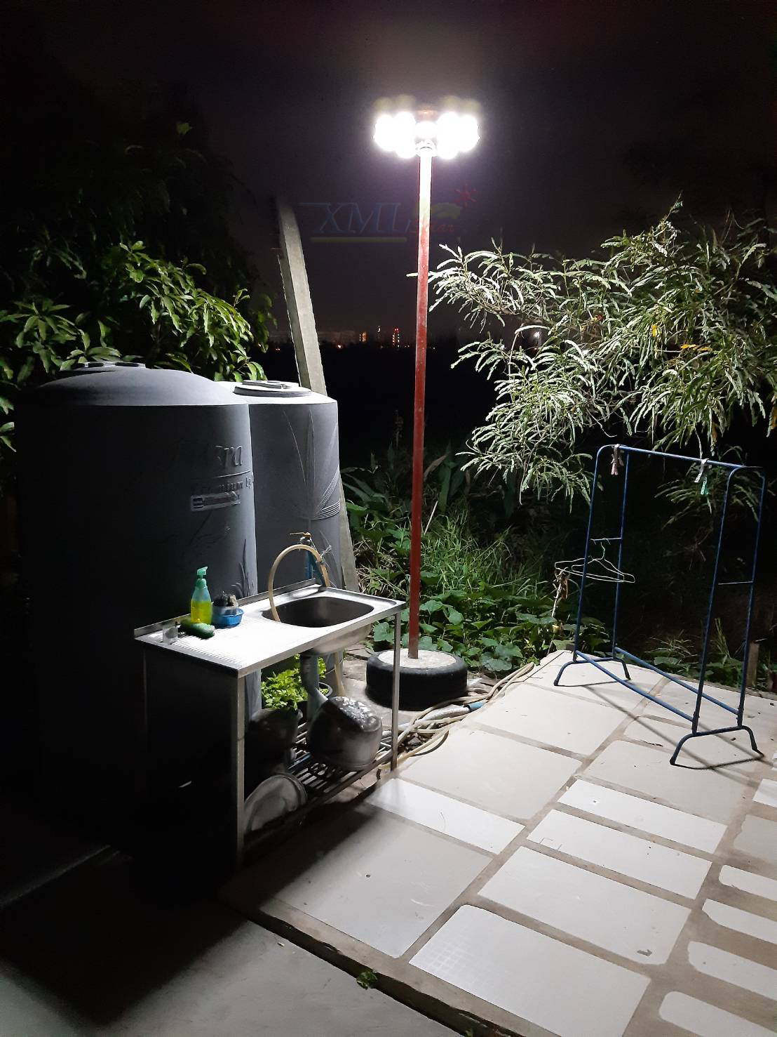 โคมไฟโซล่าเซลล์ UFO ทรงกลม รุ่นทรงรังผึ้ง (เปิดได้ 3 แสง)