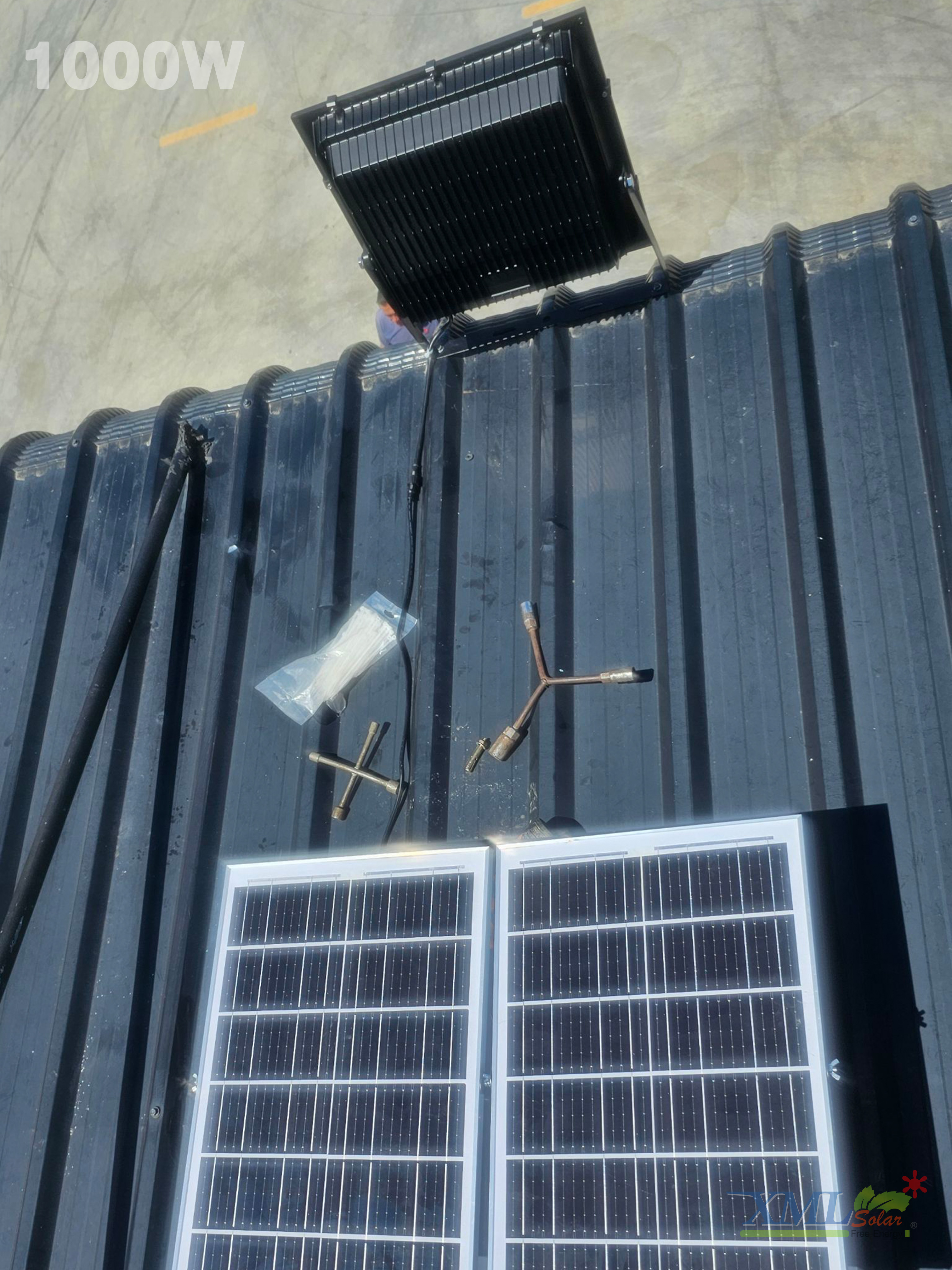 ไฟสปอตไลท์โซล่าเซลล์ 1000 Watt กล่องสีน้ำตาล (เปิดได้ 3 แสง)