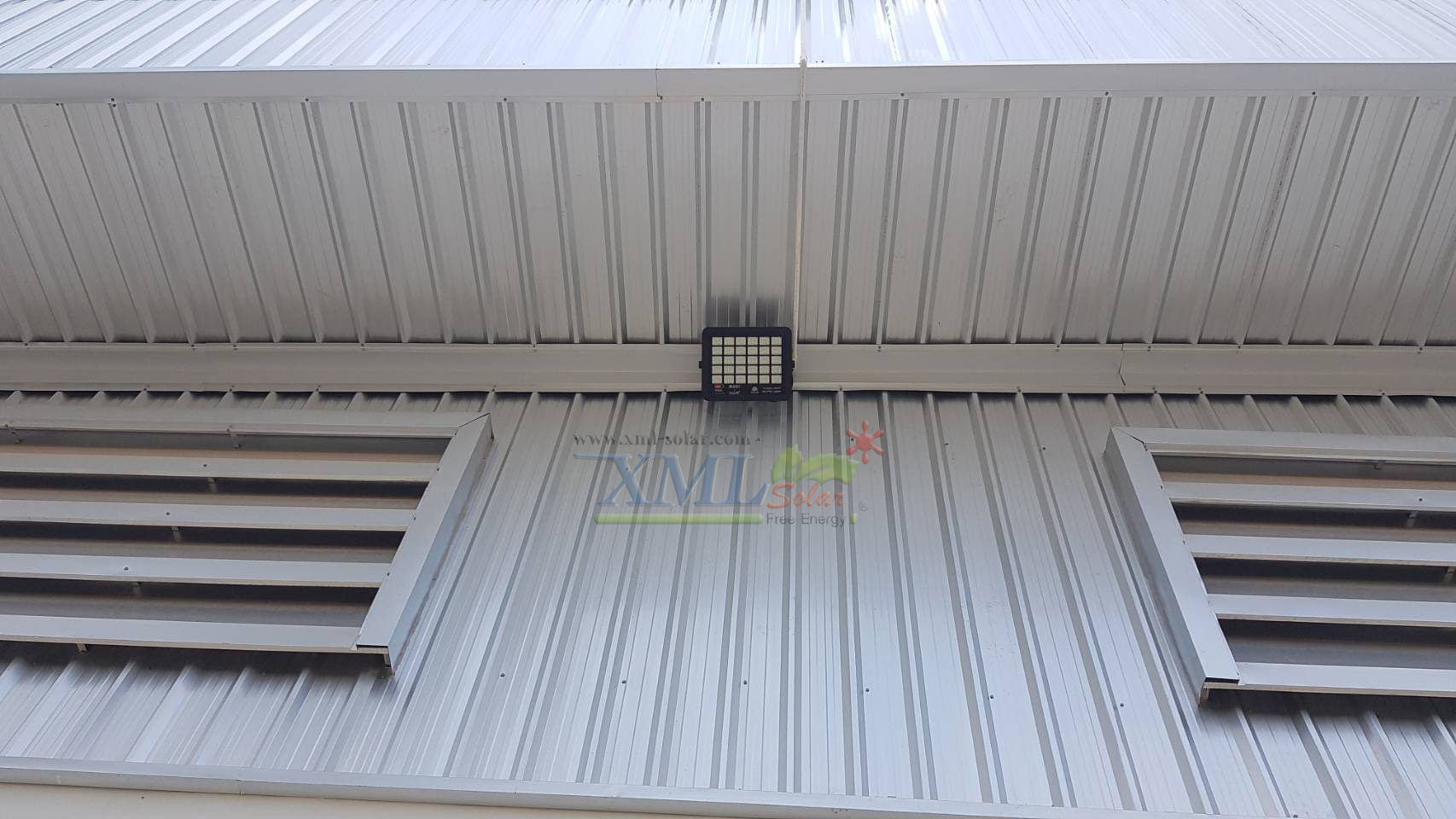 ไฟสปอตไลท์โซล่าเซลล์ 400 W. รุ่น Modi x XML ไซต์ใหญ่ (เเสง : ขาว)