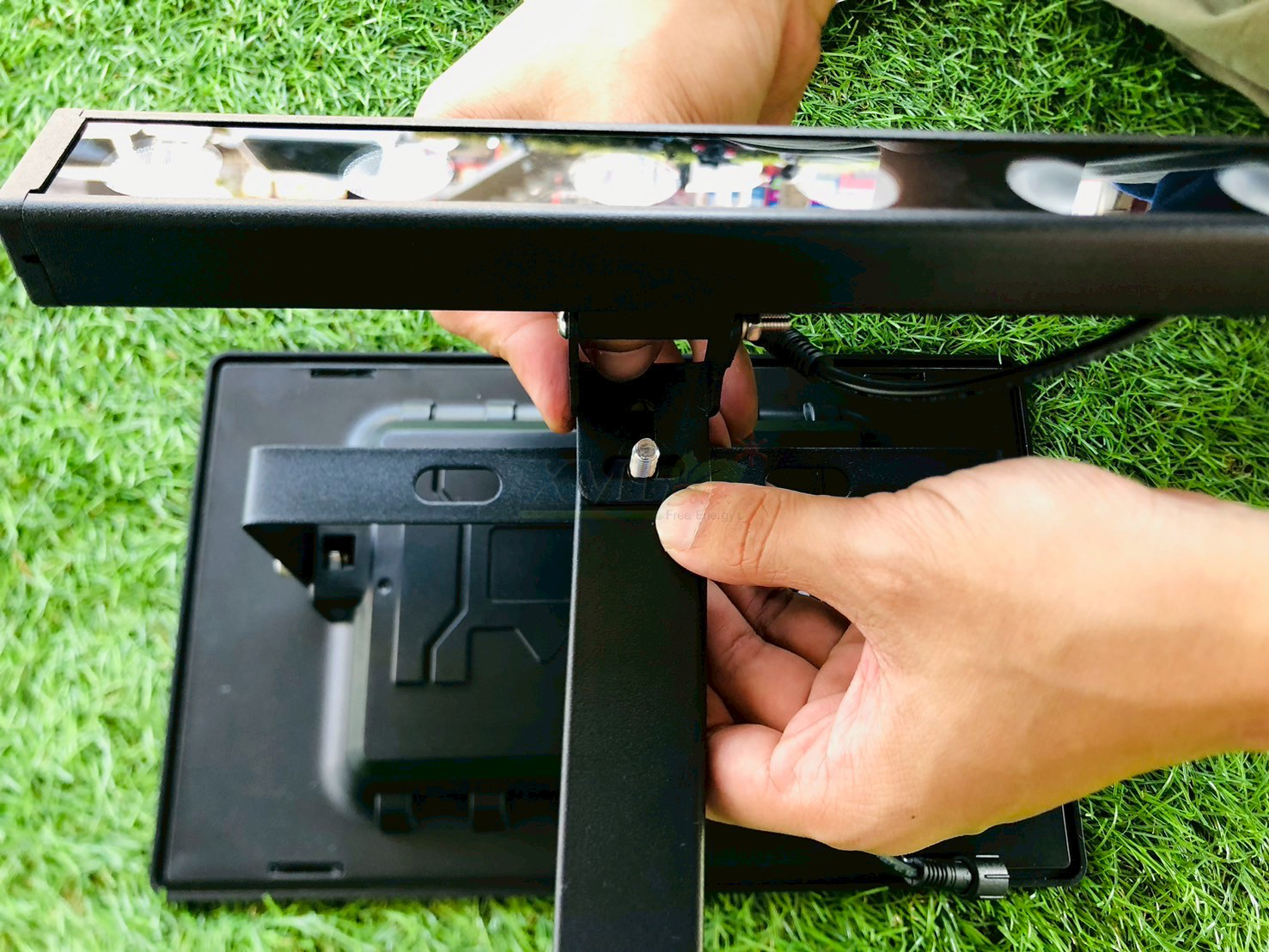 สปอร์ตไลท์โซล่าเซลล์ รุ่น MD-SPT-6 (แสง : ขาว)