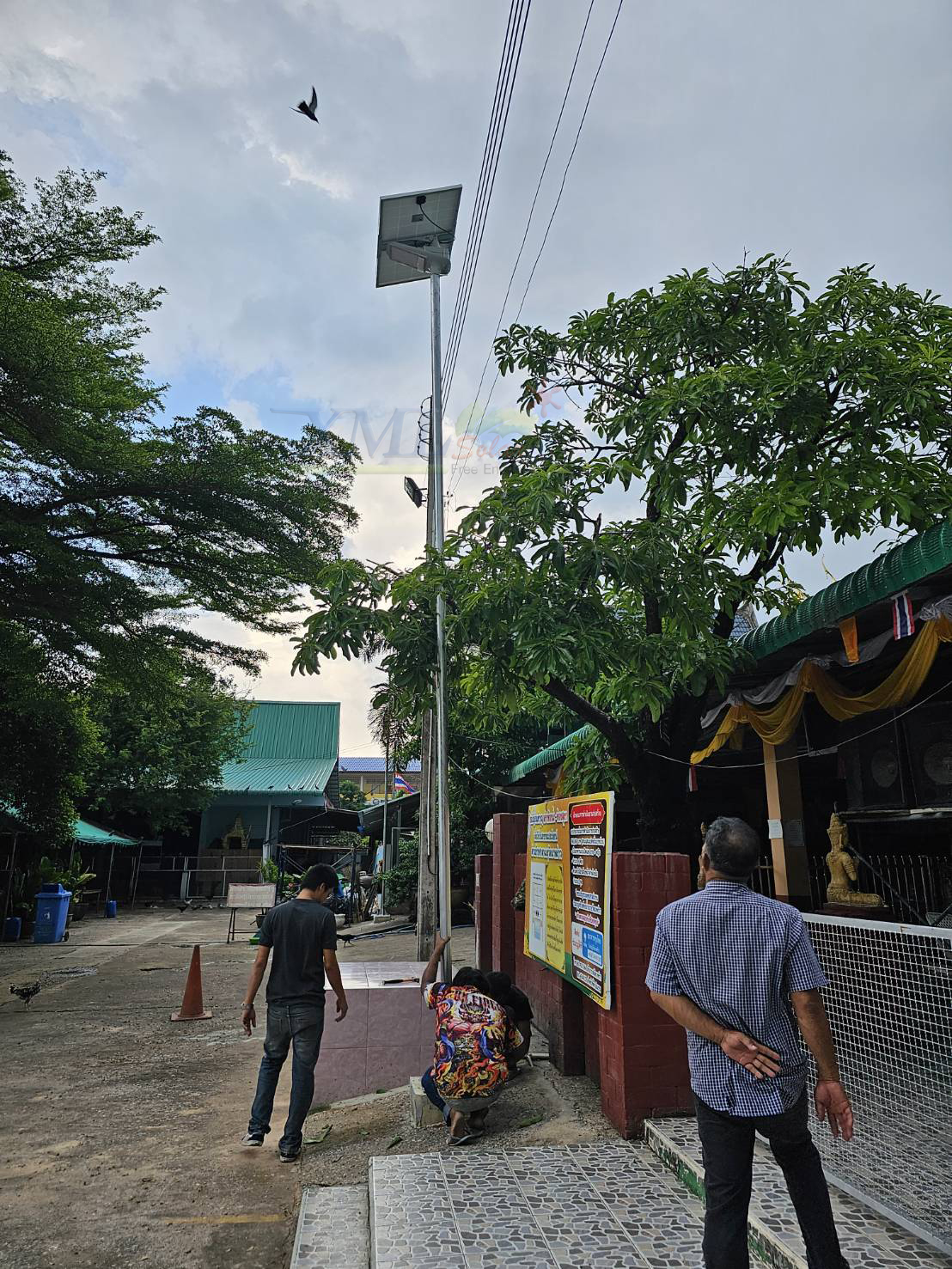 โคมไฟถนนโซล่าเซลล์อัจฉริยะ (รุ่น 9,000Lumens + แผง 100 W) (แสง : ขาว)