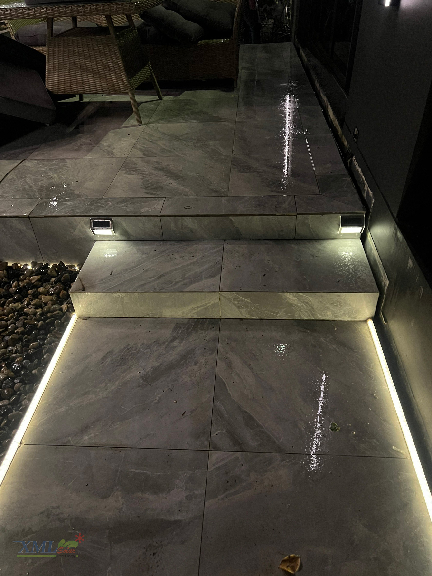 ไฟโซล่าเซลล์ติดบันได 3 LED V.2 (แสง : เหลืองวอมไวท์)