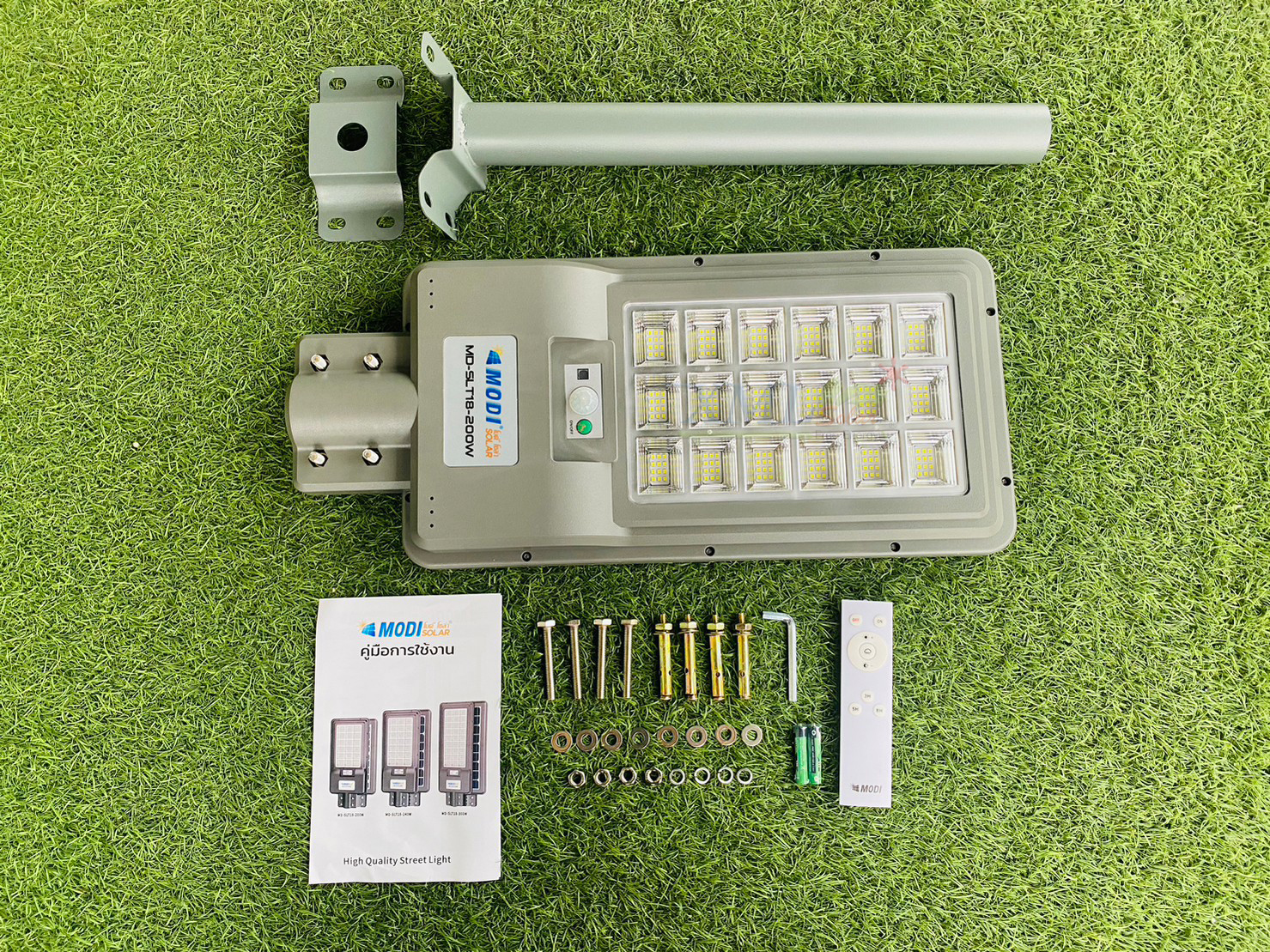 โคมไฟถนนโซล่าเซลล์ XML-Solar 200W (แสง : ขาว)(สว่างค้าง)