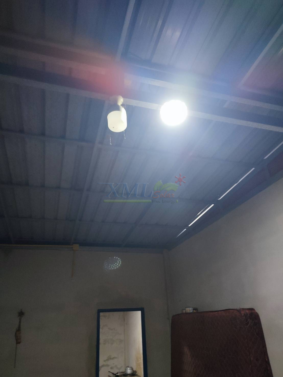 โคมไฟโซล่าเซลล์ ติดเพดาน รุ่น SCL06 (เปิดได้ 3 แสง)