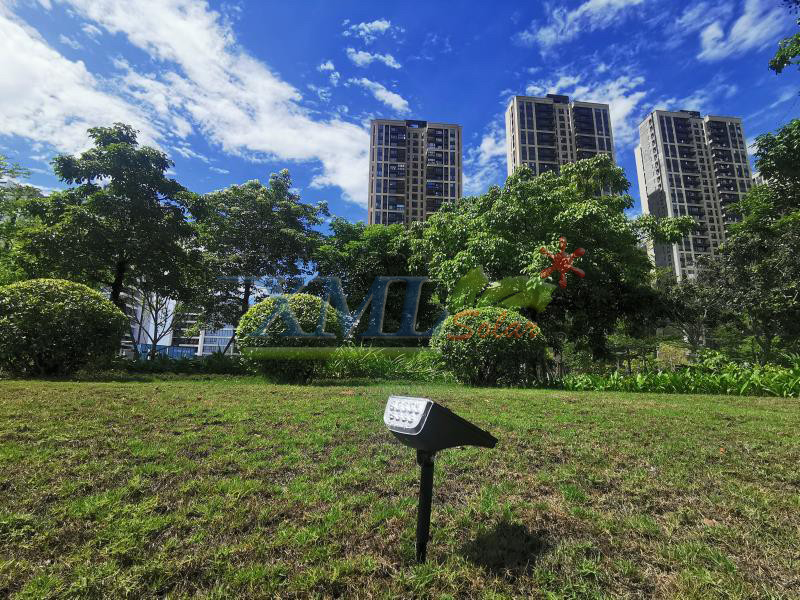 สปอร์ตไลท์ปักสนามโซล่าเซลล์ รุ่น SSL-001