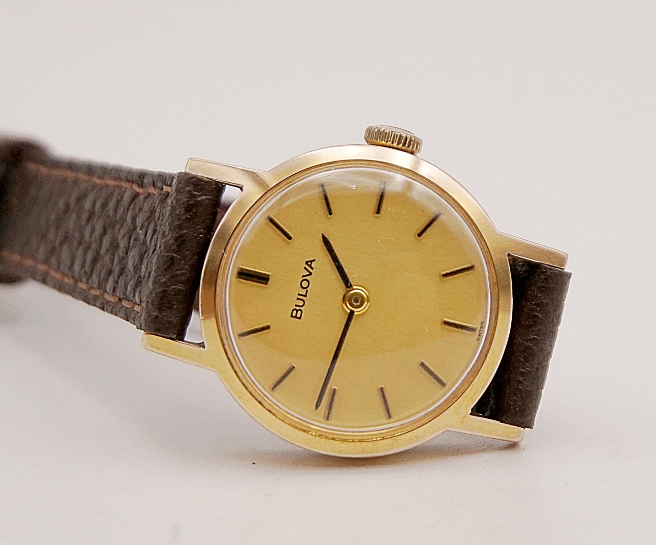 นาฬิกาเก่า BULOVA ไขลาน (นาฬิกาผู้หญิง)