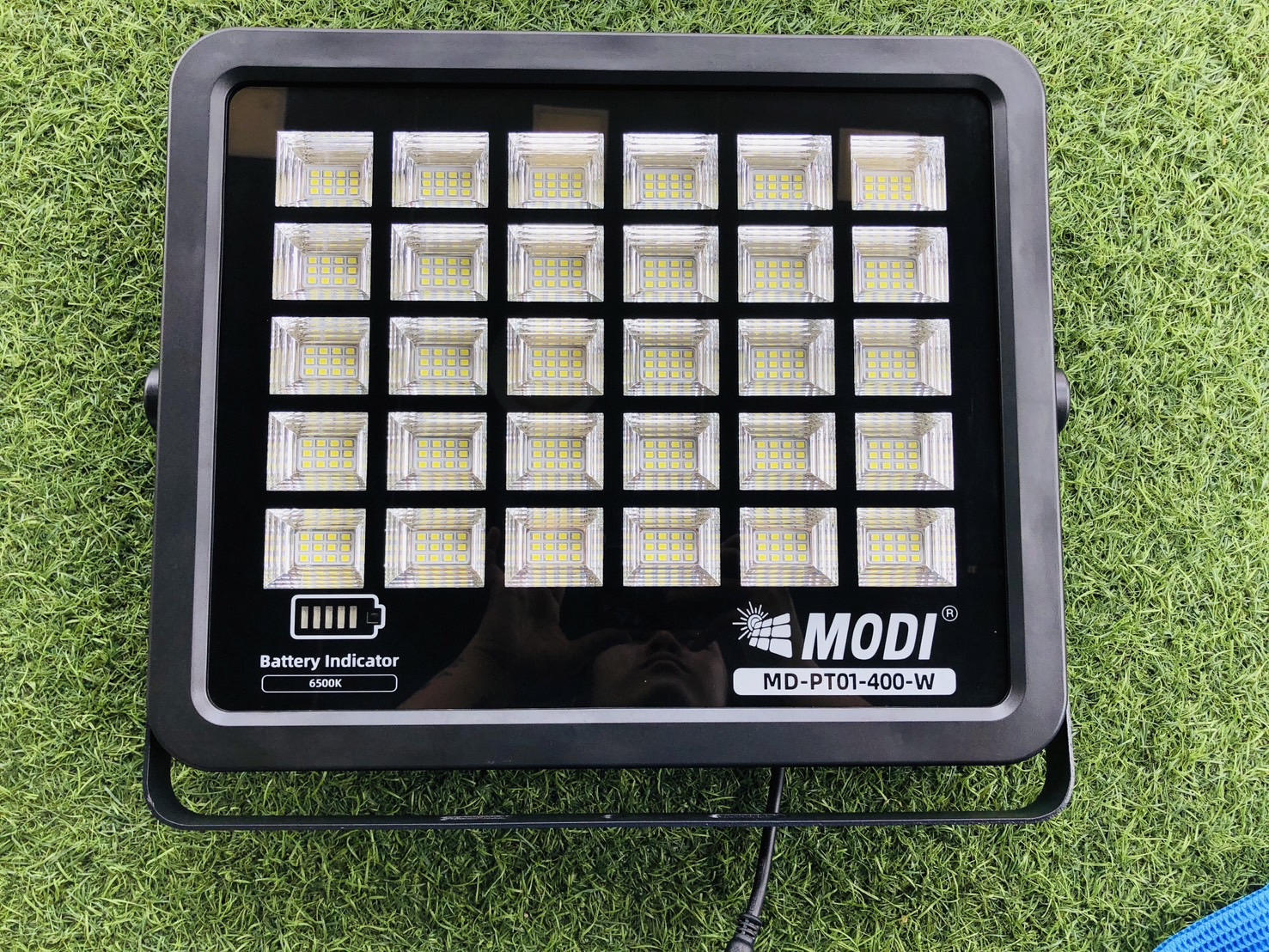 ไฟสปอตไลท์โซล่าเซลล์ 400 W. รุ่น Modi x XML ไซต์ใหญ่ (เเสง : ขาว)