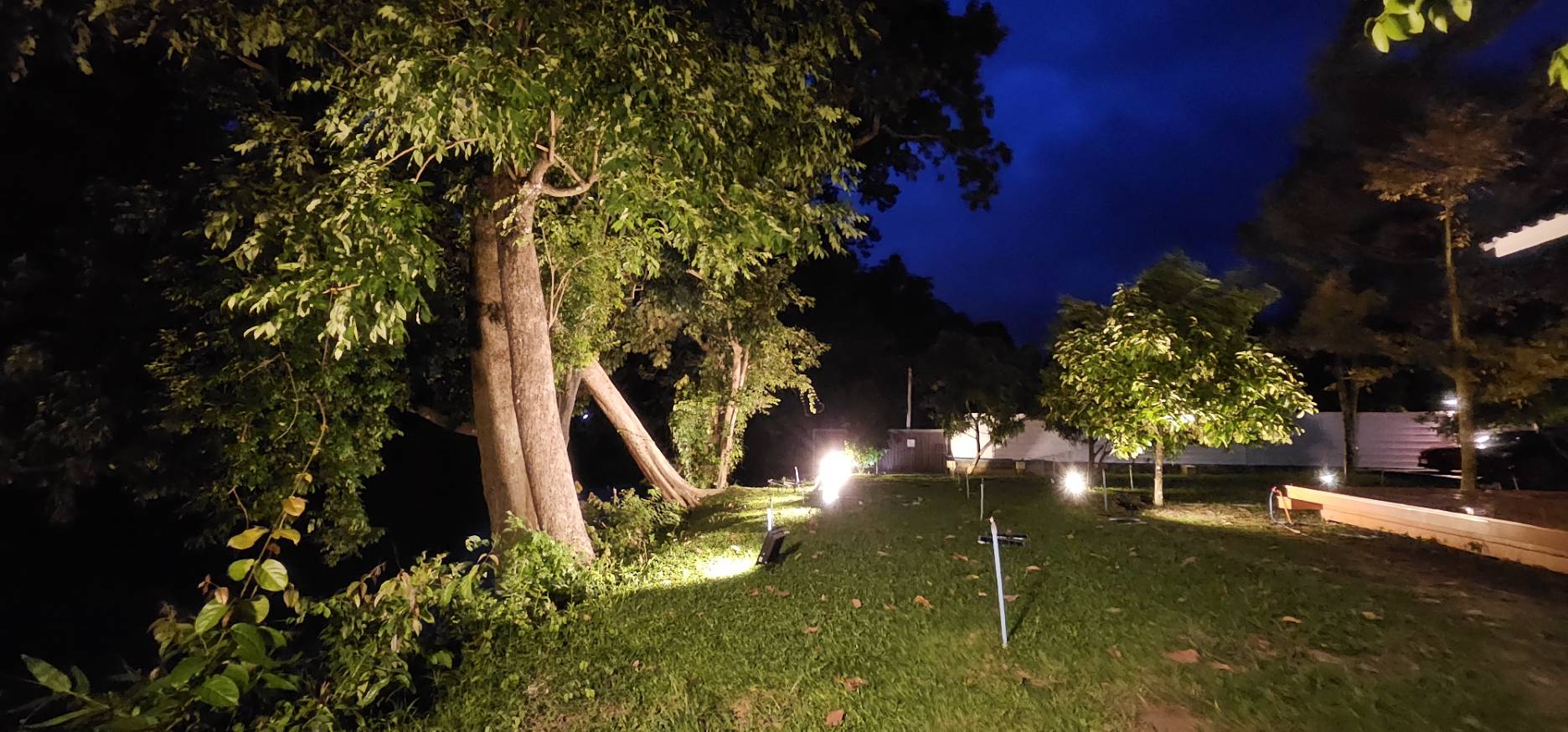 ไฟสปอตไลท์โซล่าเซลล์ 500 Watt กล่องสีน้ำตาล (เปิดได้ 3 แสง)