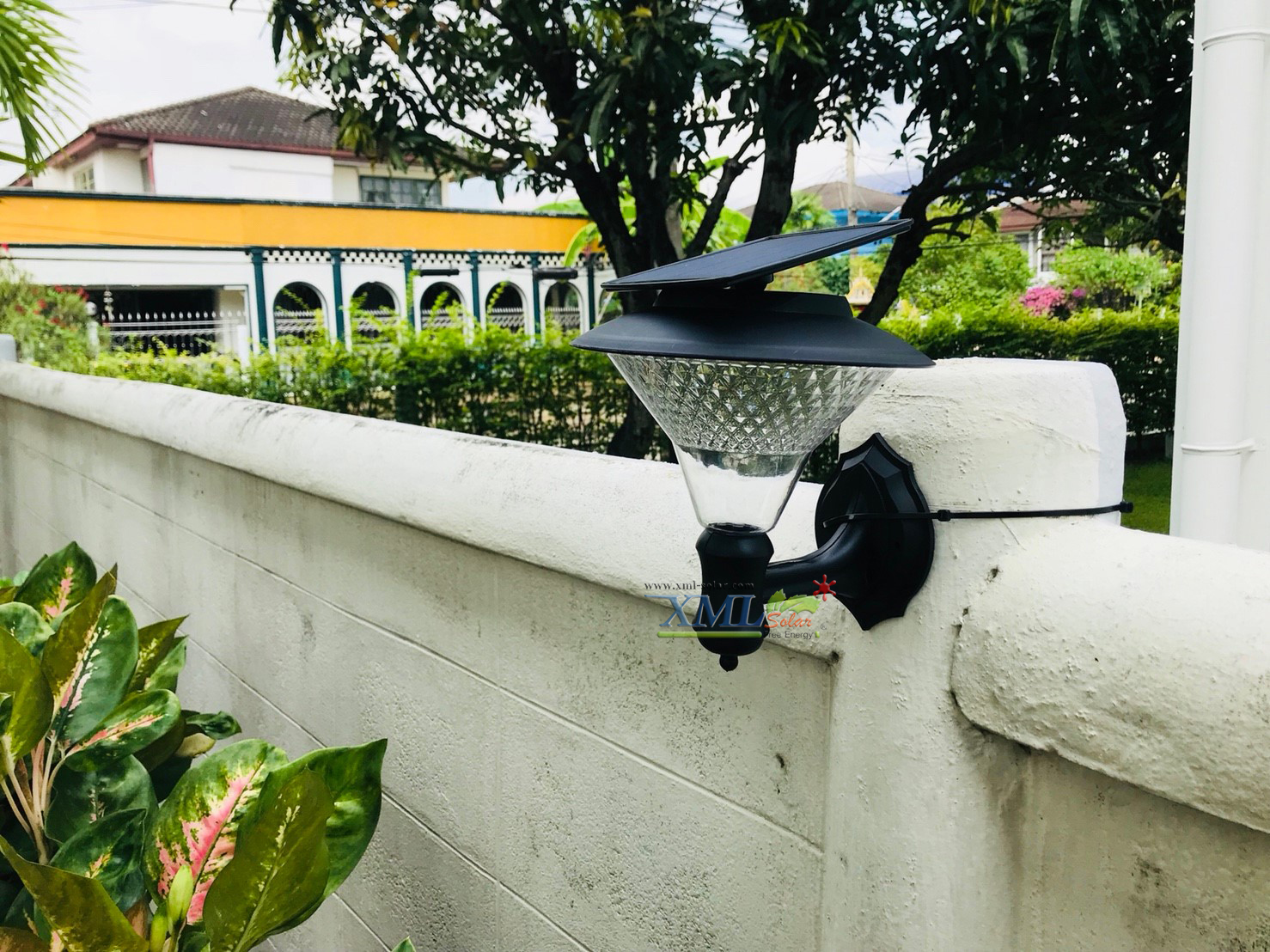 โคมไฟกิ่งโซล่าเซลล์ 60 SMD LED (เเสง : ขาว)