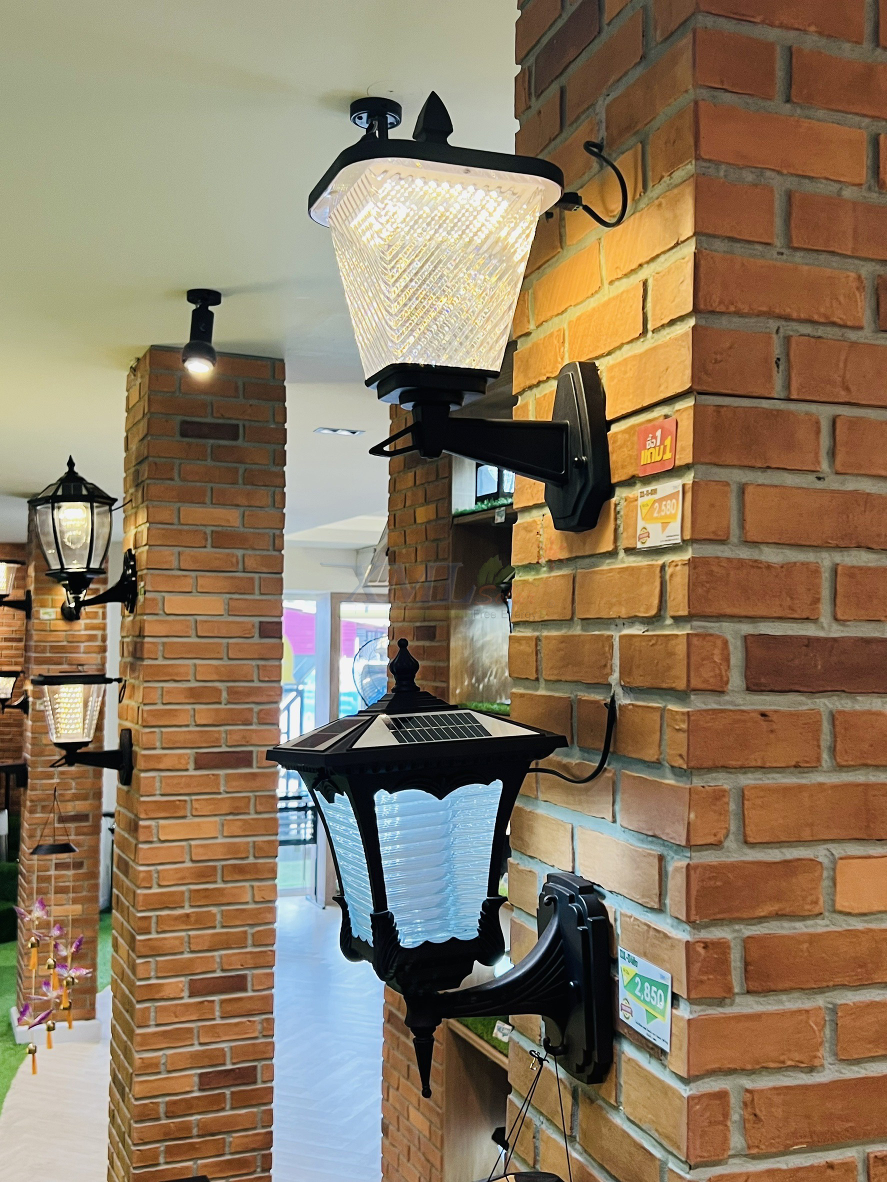 โคมไฟโซล่าเซลล์ ติดผนัง ทรง Classic (ชุดใหญ่) (เปิดได้ 2 แสง)