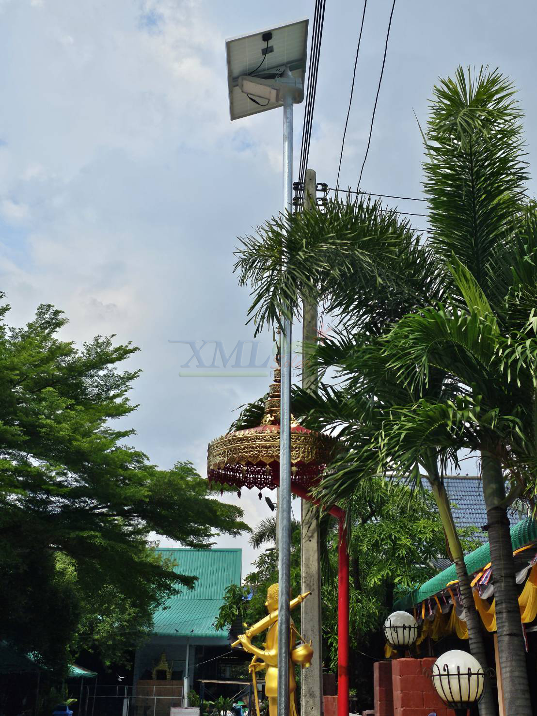 โคมไฟถนนโซล่าเซลล์อัจฉริยะ (รุ่น 9,000Lumens + แผง 100 W) (แสง : ขาว)