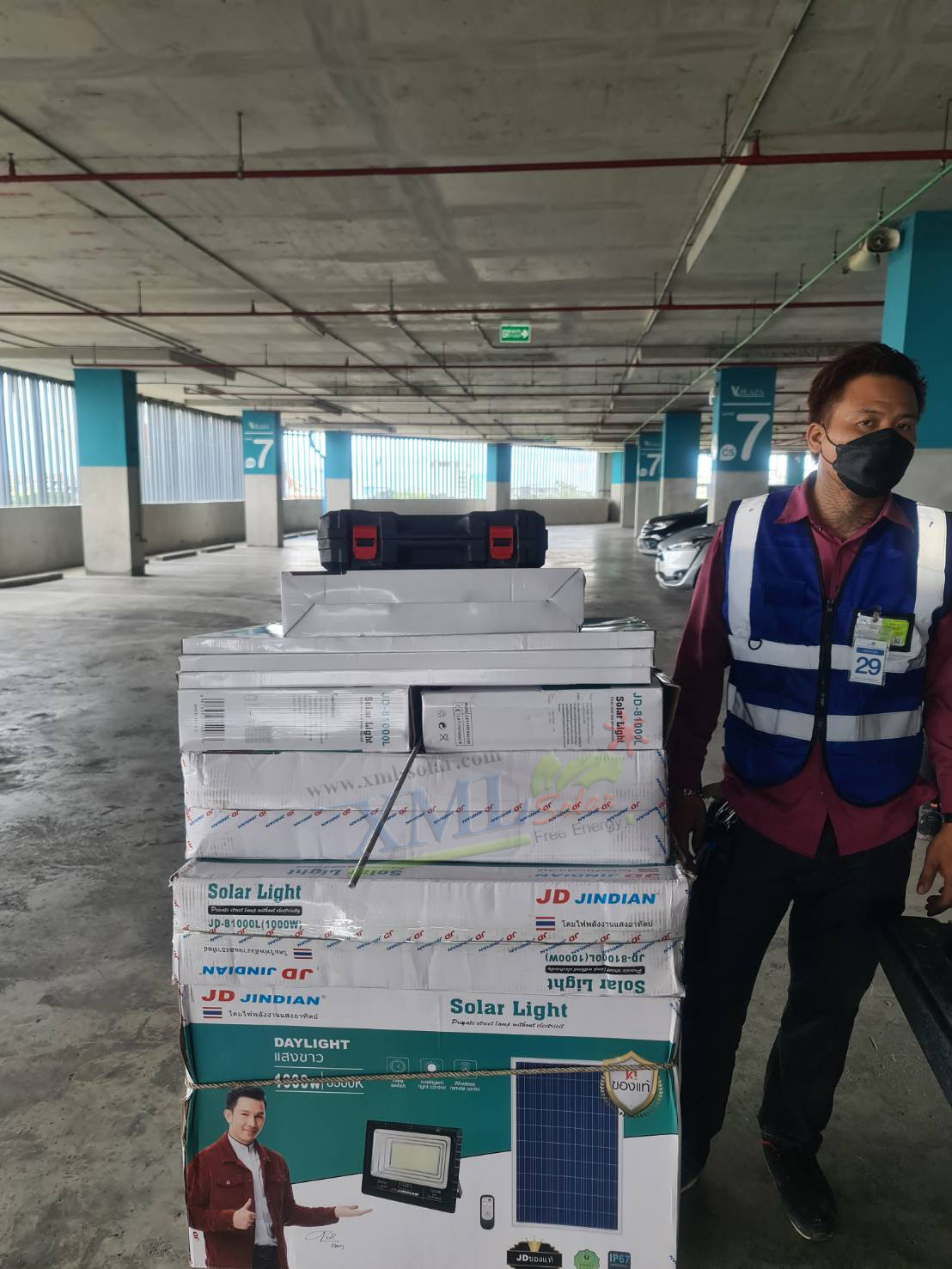 สปอร์ตไลท์โซล่าเซลล์ 1000 W. รุ่นใหม่ JD81000L (แสง : ขาว)