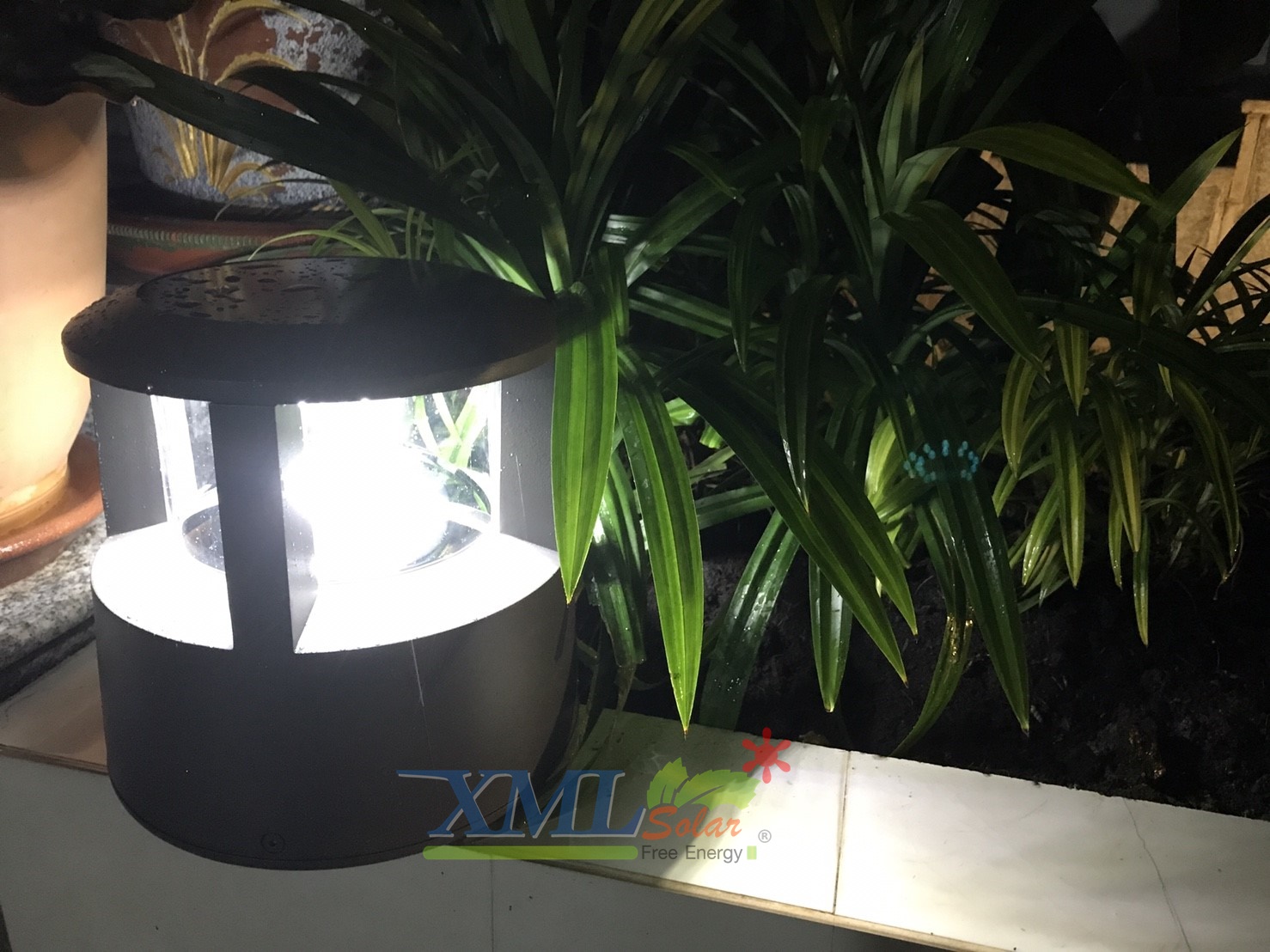 โคมไฟสนามโซล่าเซลล์ ทรง Modern (24 cm.)