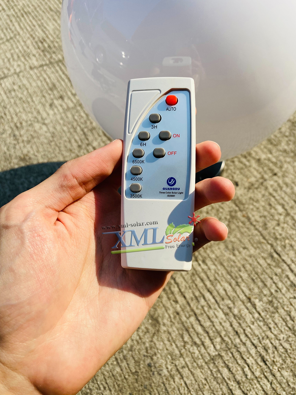 โคมไฟหัวเสาโซล่าเซลล์ ทรงกลมฐานดำ (25 ซม.) + Remote (เปิดได้ 3 แสง)+AC