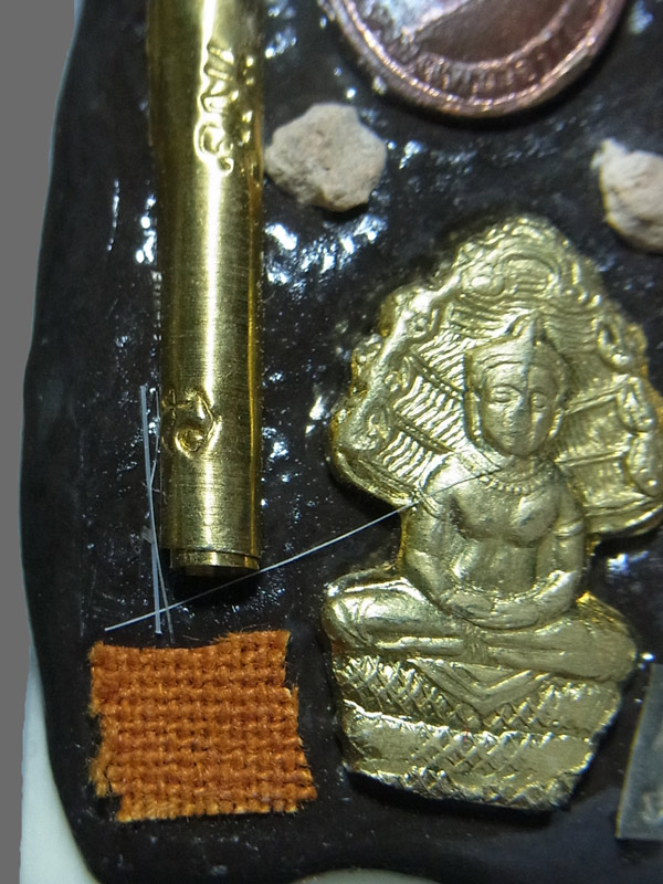 พระสมเด็จ9ชั้น หลวงปู่หงษ์ วัดเพชรบุรี ปี2555