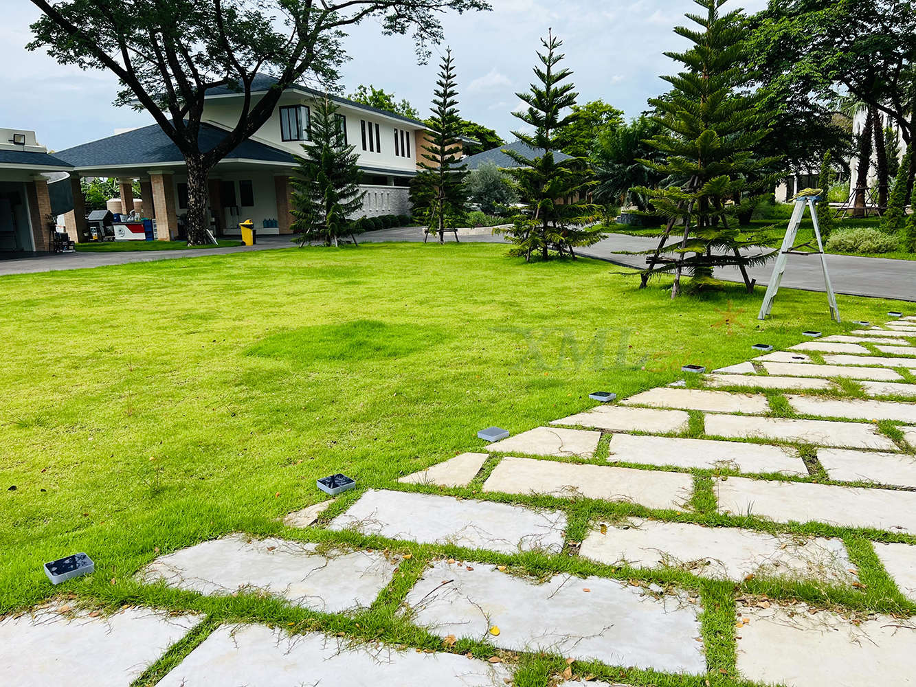 โคมไฟฝังพื้นโซล่าเซลล์ ทรงเหลี่ยม รุ่น DPD-0545 (แสงขาว + เหลืองวอมไวท์)