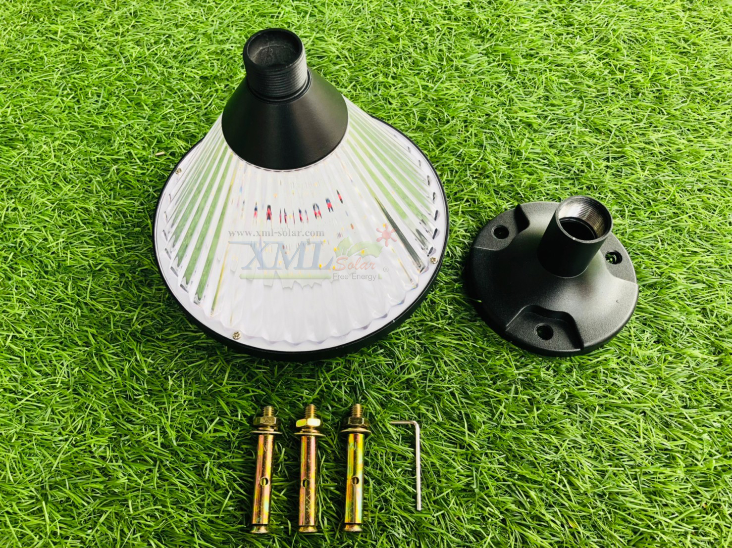 โคมไฟหัวเสาโซล่าเซลล์ ทรงกรวย (แสง : เหลืองวอมไวท์)