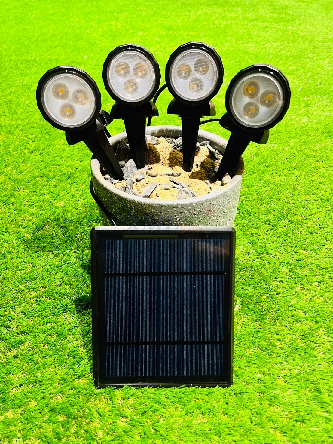 สปอร์ตไลท์ปักสนามโซล่าเซลล์ DC-17 รุ่น 4 หัว สาย 3 เมตร (แสง : เหลืองวอมไวท์)