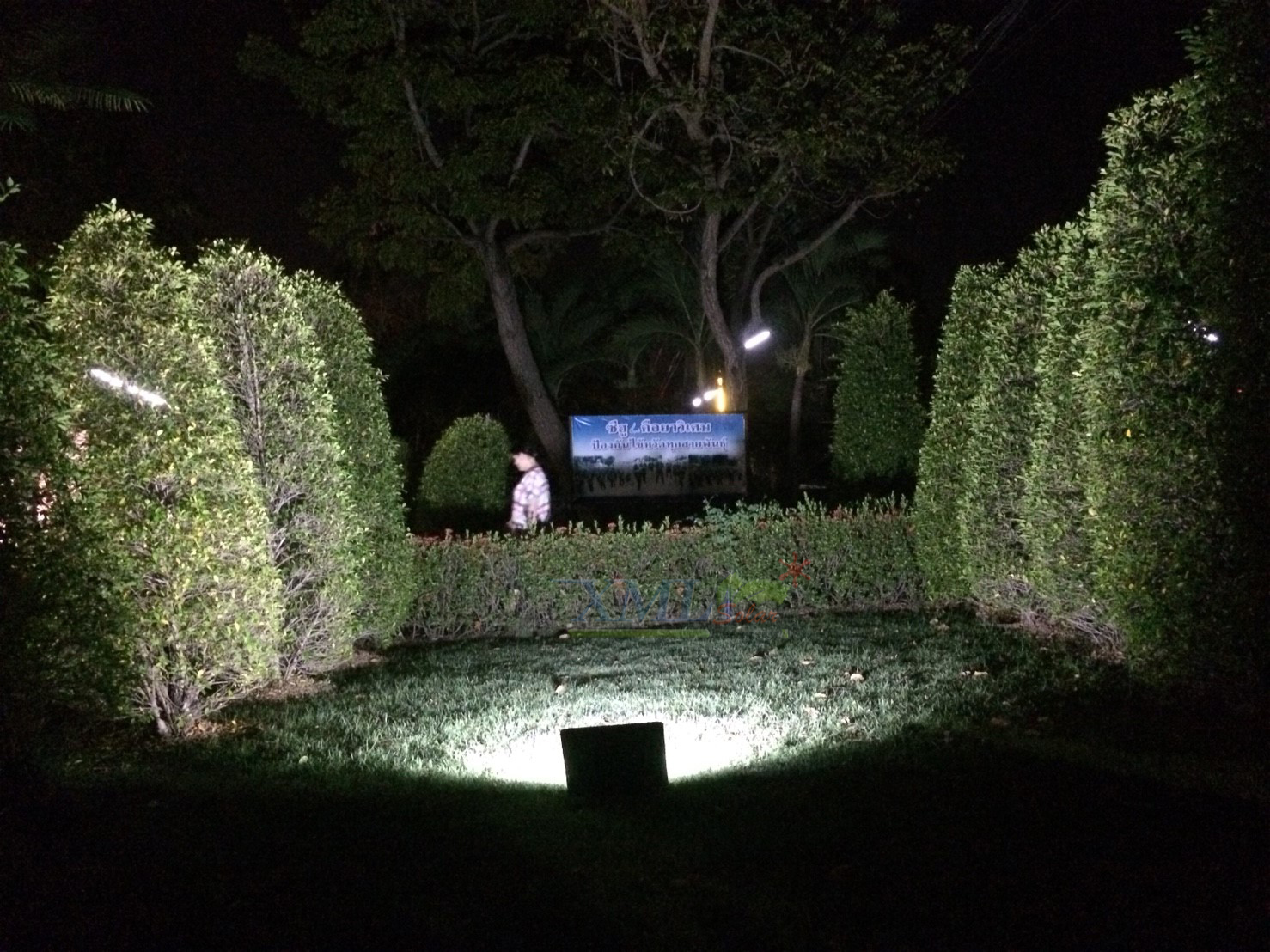 ไฟสปอตไลท์โซล่าเซลล์ 300W SLIM (แสง : ขาว)