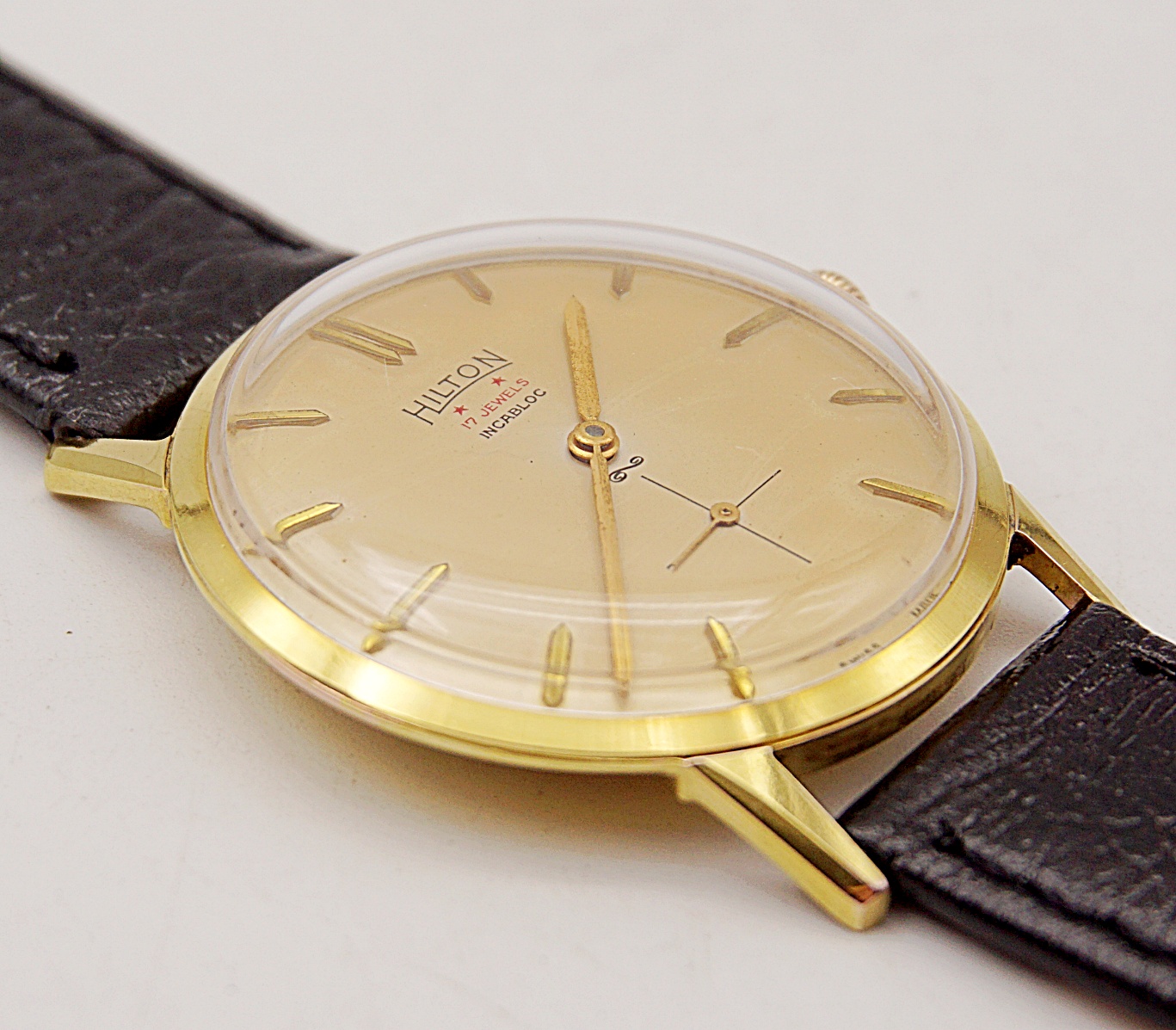 นาฬิกาเก่า HILTON ไขลานสองเข็มครึ่ง