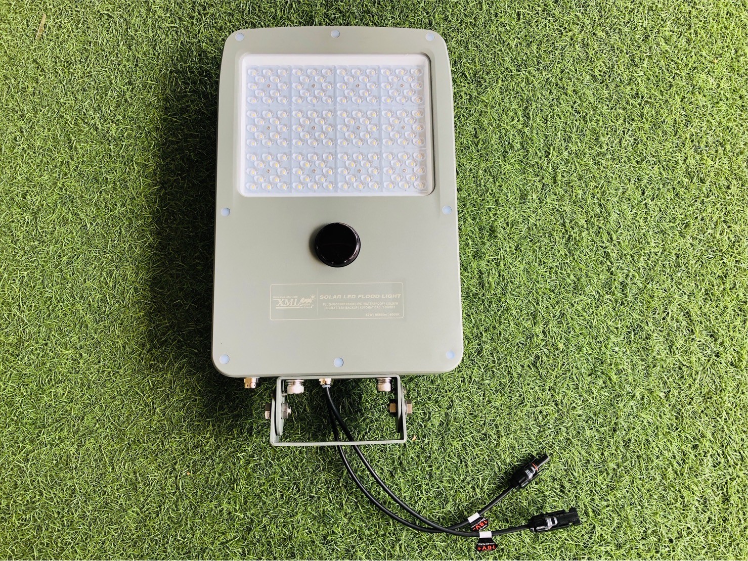 ไฟสปอตไลท์โซล่าเซลล์ 6500 Lumens. ไซต์ใหญ่ (เเสง : เหลืองวอมไวท์)