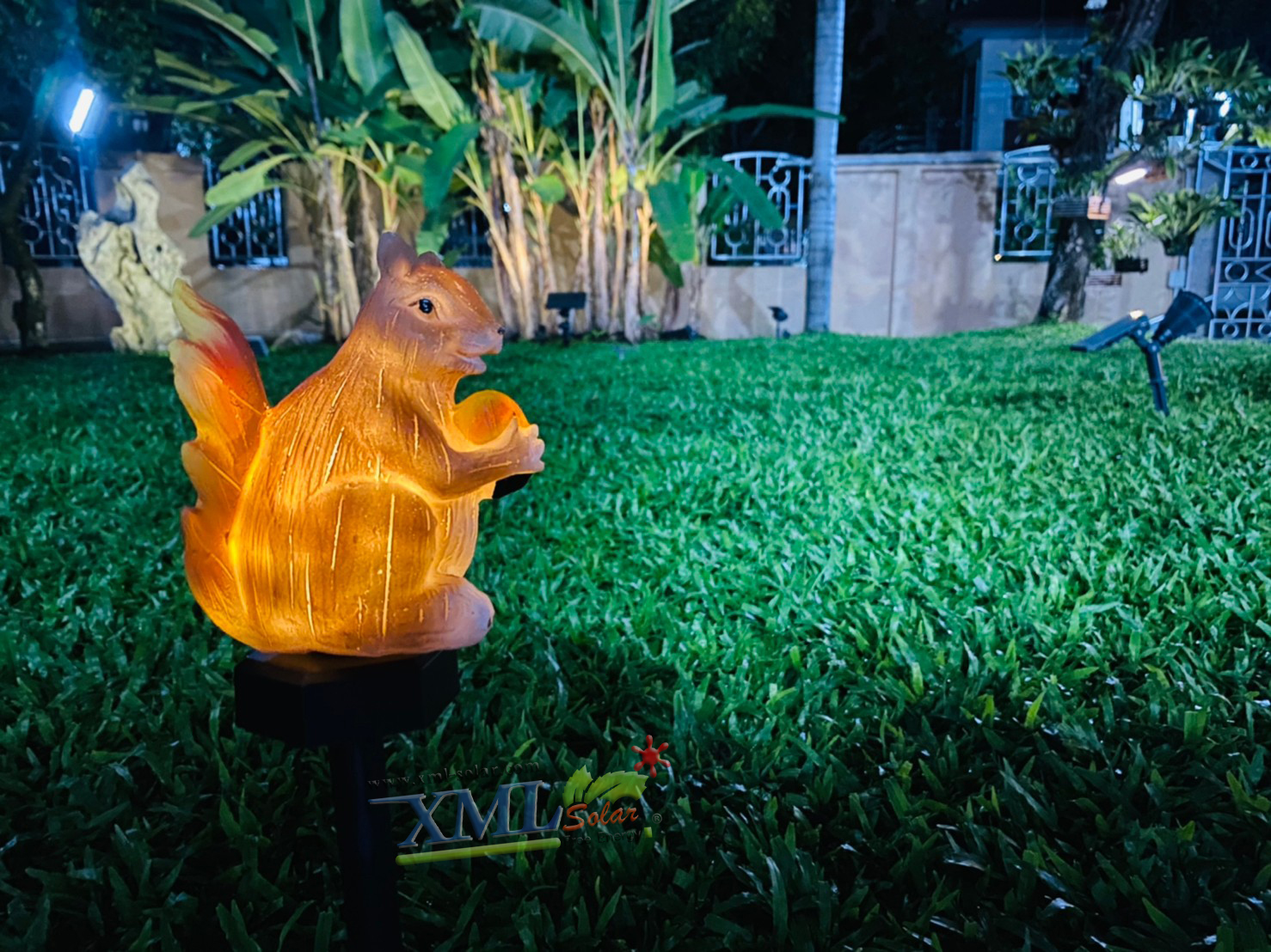 ไฟปักสนามโซล่าเซลล์ กระรอก 1 LED (แสง : เหลืองวอมไวท์) 1 แถม 1