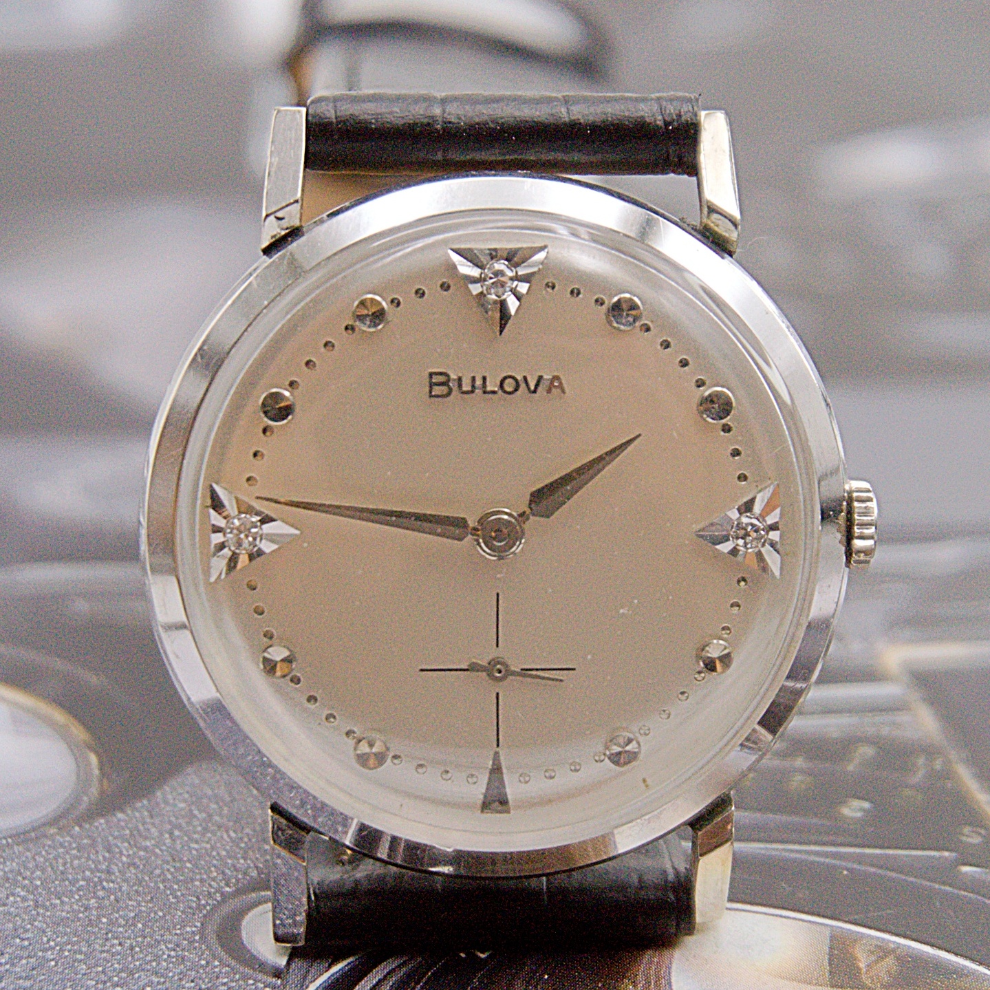 นาฬิกาเก่า BULOVA ไขลานสองเข็มครึ่ง