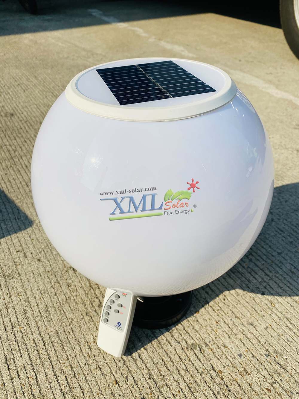 โคมไฟหัวเสาโซล่าเซลล์ ทรงกลมฐานดำ (25 ซม.) + Remote (เปิดได้ 3 แสง)+AC
