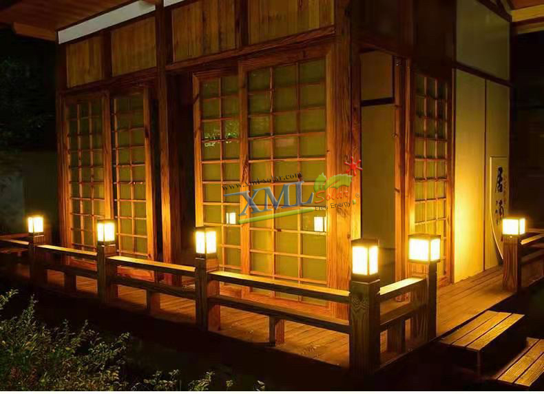 โคมไฟหัวเสาโซล่าเซลล์ ทรงสี่เหลี่ยมยกสูง (แสง : เหลืองวอมไวท์)