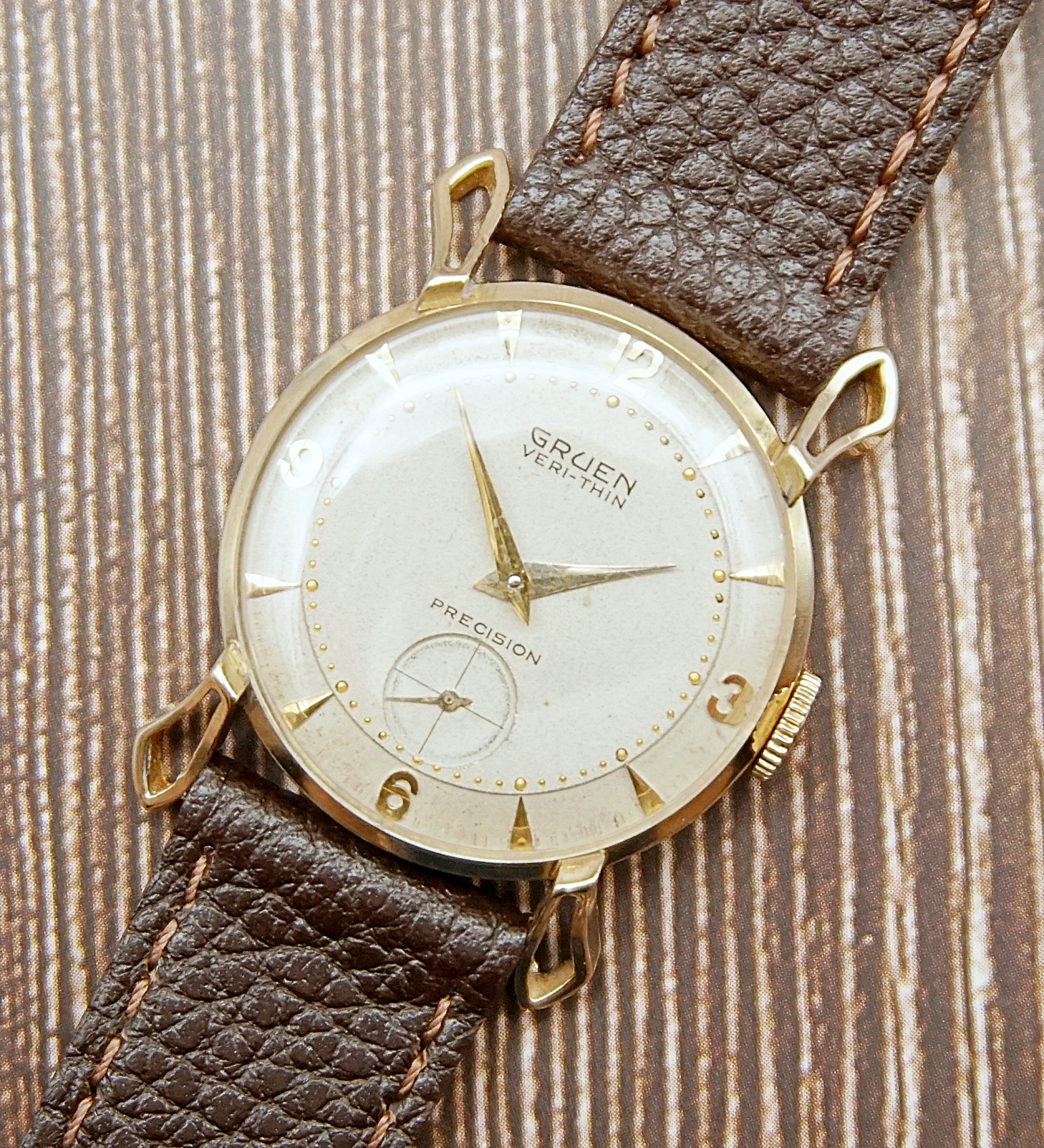 นาฬิกาเก่า GRUEN ไขลานสองเข็มครึ่ง (ตัวเรือนทอง 14K)