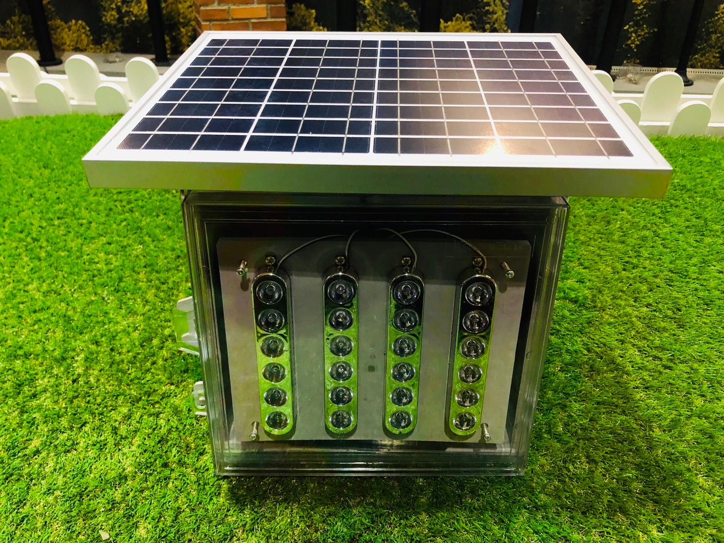 ไฟกระพริบเตือนจราจร ไฟเตือนทางแยกโซล่าเซลล์ 24 LED รุ่นใหม่*