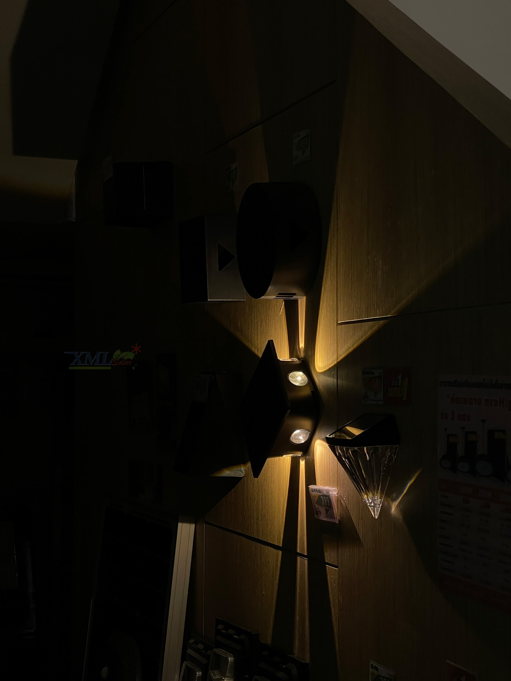 ไฟติดผนังโซล่าเซลล์ รุ่น TB-255 (เปิดได้ 2 แสง)