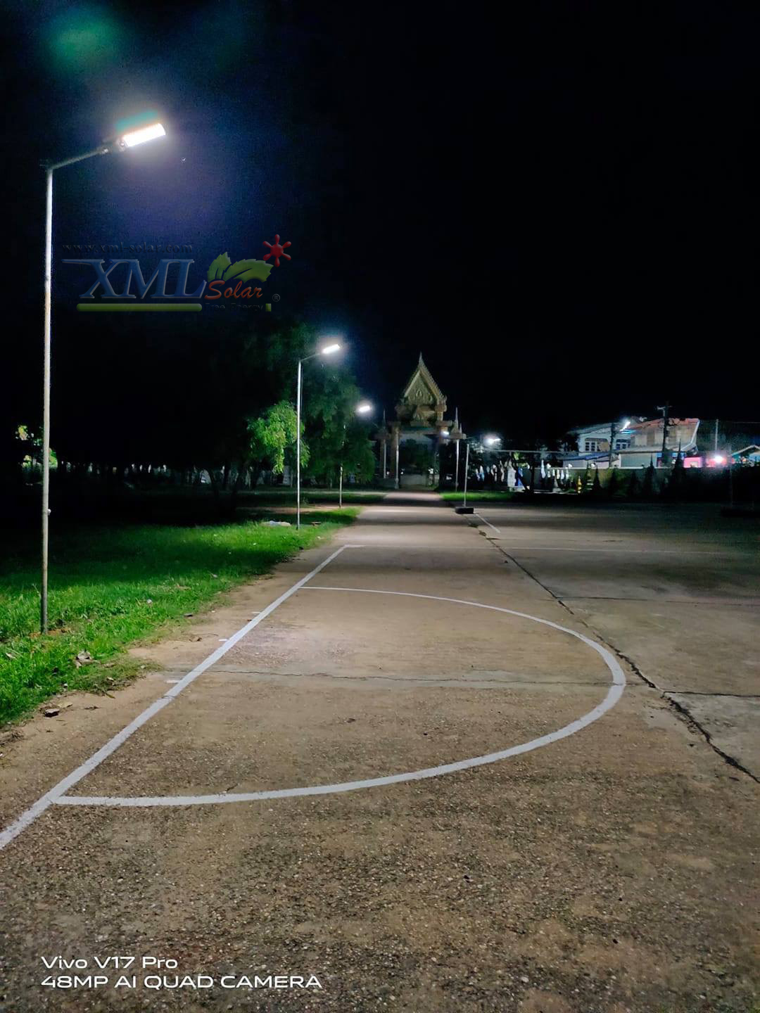 โคมไฟถนนโซล่าเซลล์ XML-Solar 200W (แสง : ขาว)(สว่างค้าง)