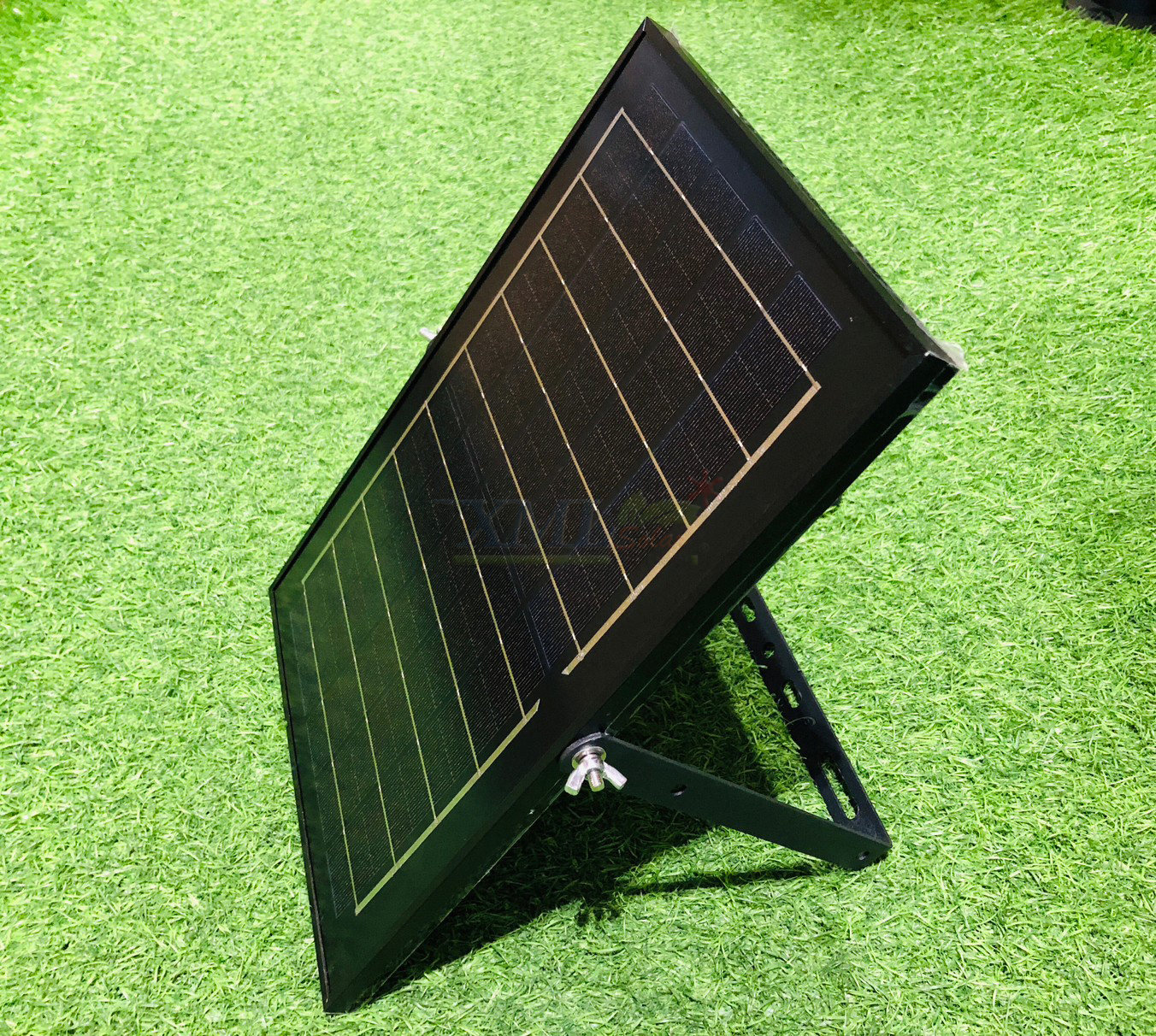 ไฟสปอตไลท์โซล่าเซลล์ 180 W รุ่น MD-PT01 (เเสง : ขาว)