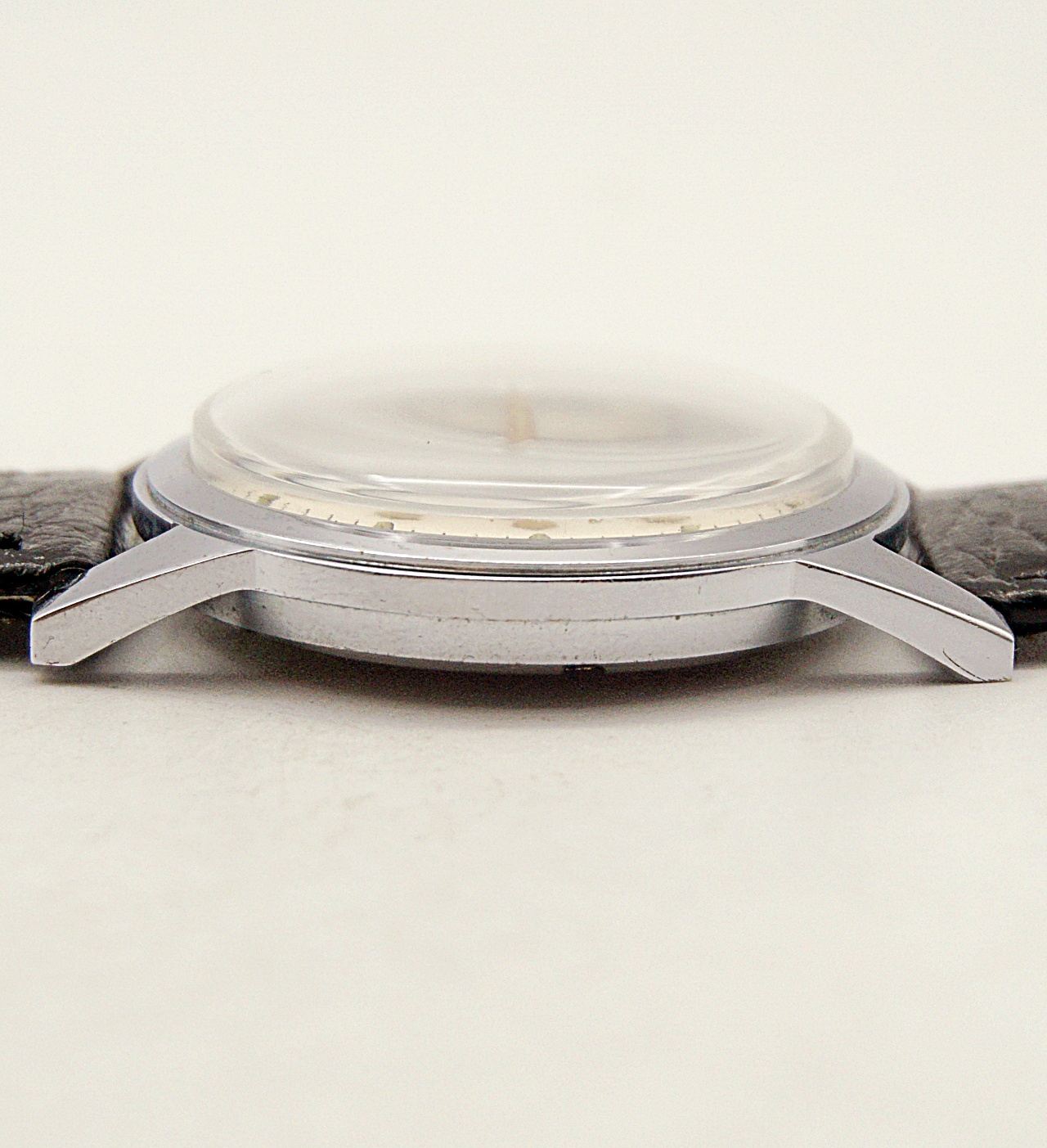 นาฬิกาเก่า MEDANA ไขลานสองเข็มครึ่ง