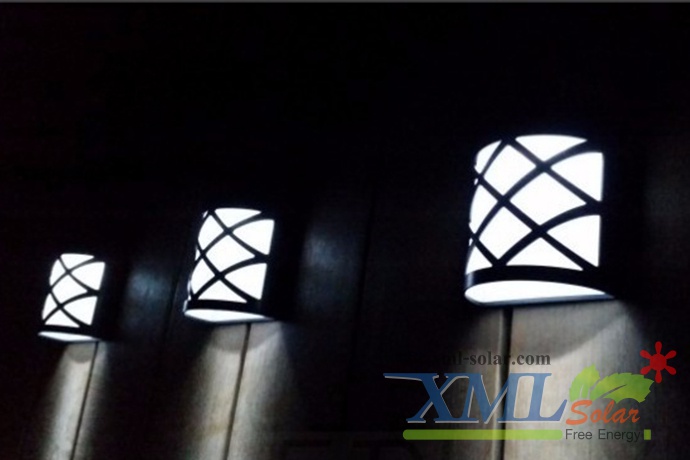 โคมไฟโซล่าเซลล์ ติดผนัง 6 LED ทรง ตาข่าย (เเสง : ขาว)