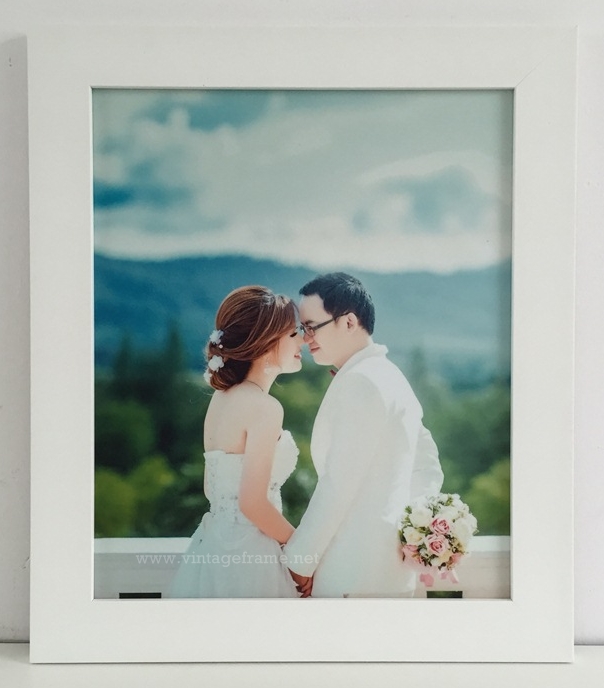 กรอบรูปโมเดิร์น ขนาด 10x12 นิ้ว รวมอัดเคลือบภาพ