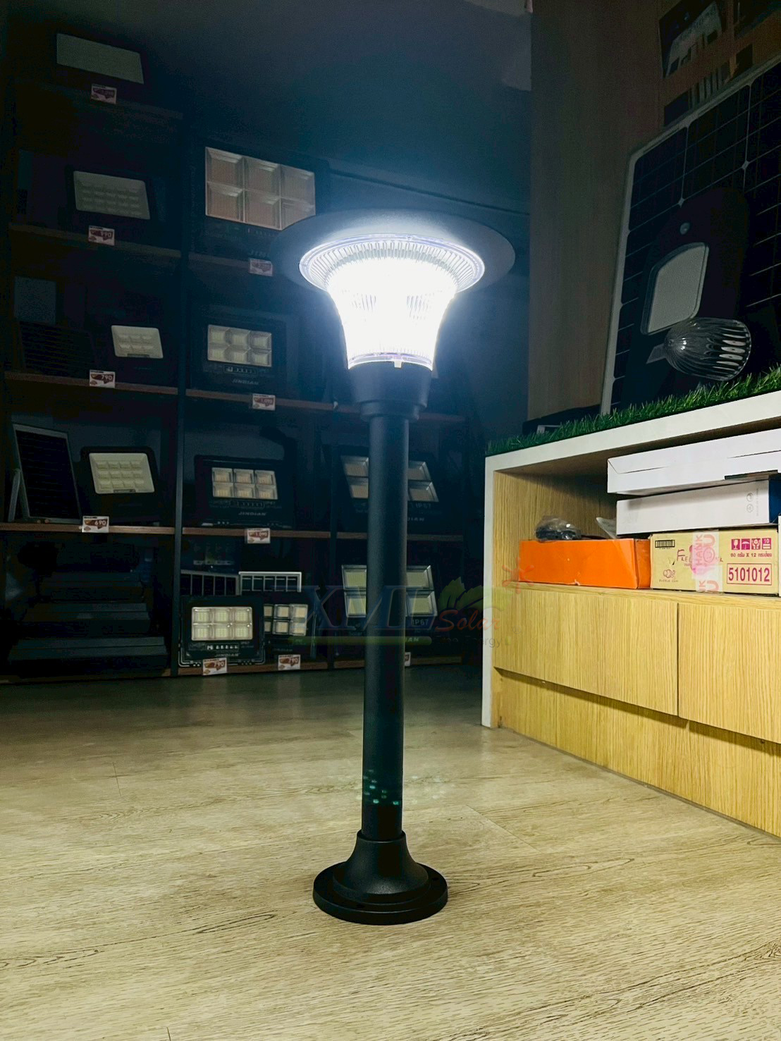 โคมไฟตั้งพื้นโซล่าเซลล์ รุ่น TC-3630 (เปิดได้ 2 แสง)