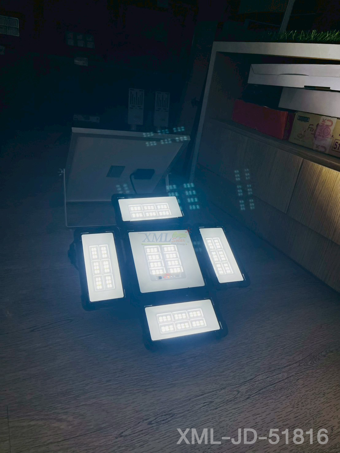 โคมไฟผนังโซล่าเซลล์ 192 LED / 324 LED รุ่น JD JINDIAN (แสง : ขาว)