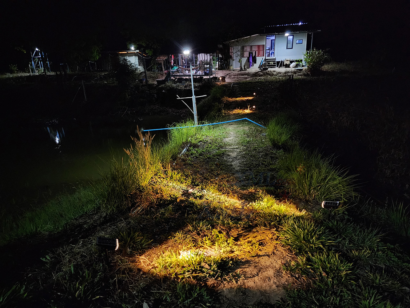 สปอร์ตไลท์ปักสนามโซล่าเซลล์ รุ่น SSL-001