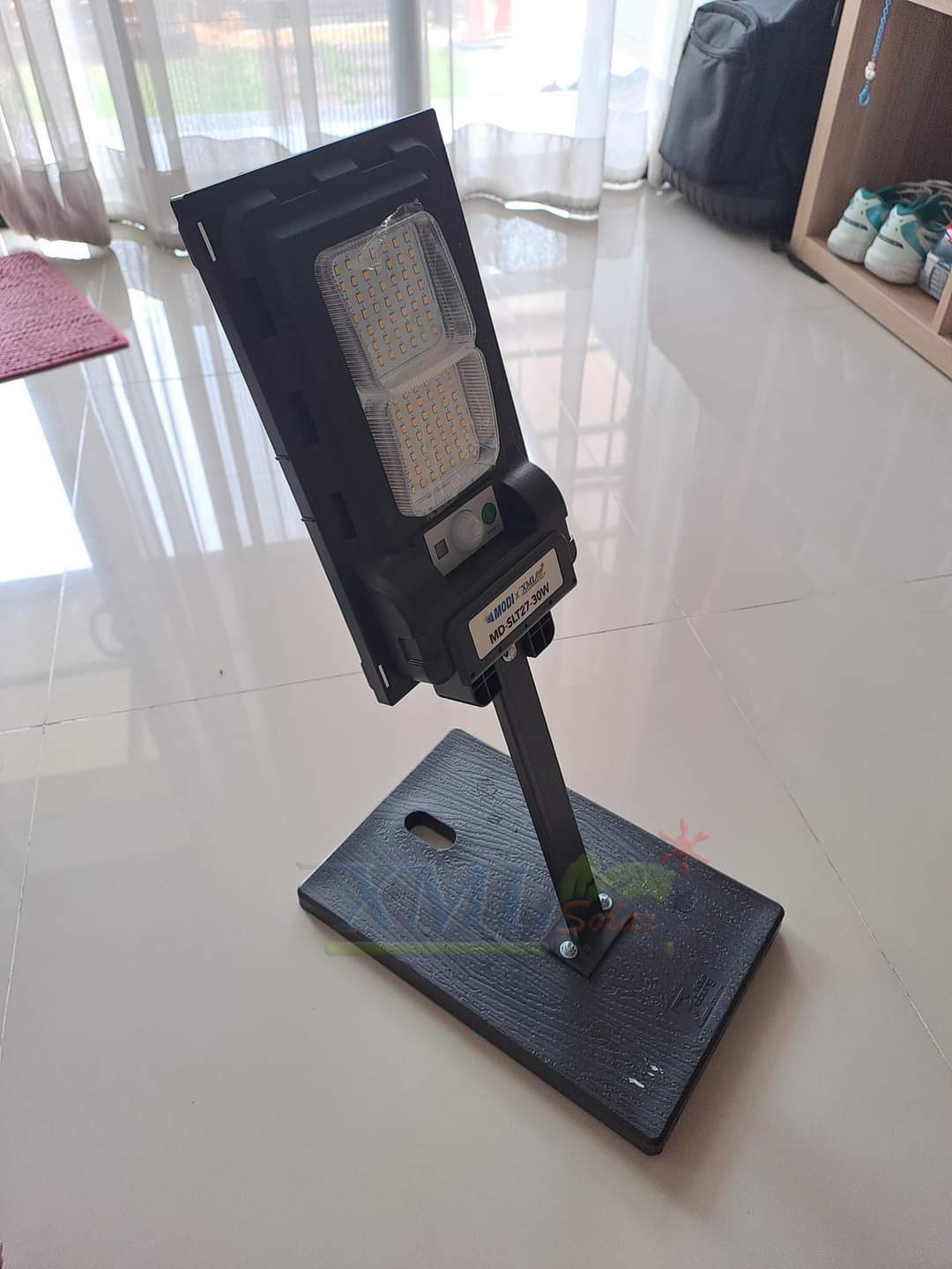 ไฟถนนโซล่าเซลล์ รุ่น MD-SLT27-30W (ขาเหล็ก)(ระบบสว่างค้าง) ของแท้ แบรนด์ MODI XMLSOLAR